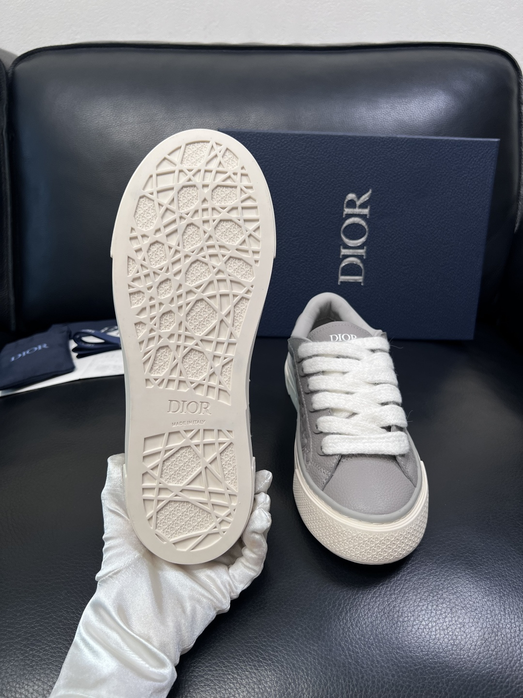 Dior 顶级工艺品 迪奥  专柜同步 原厂配置，意大利进口原版牛皮面料，透气舒适进口水染牛里垫，鞋底：