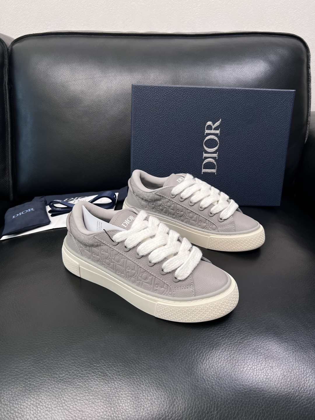 Dior 顶级工艺品 迪奥  专柜同步 原厂配置，意大利进口原版牛皮面料，透气舒适进口水染牛里垫，鞋底：