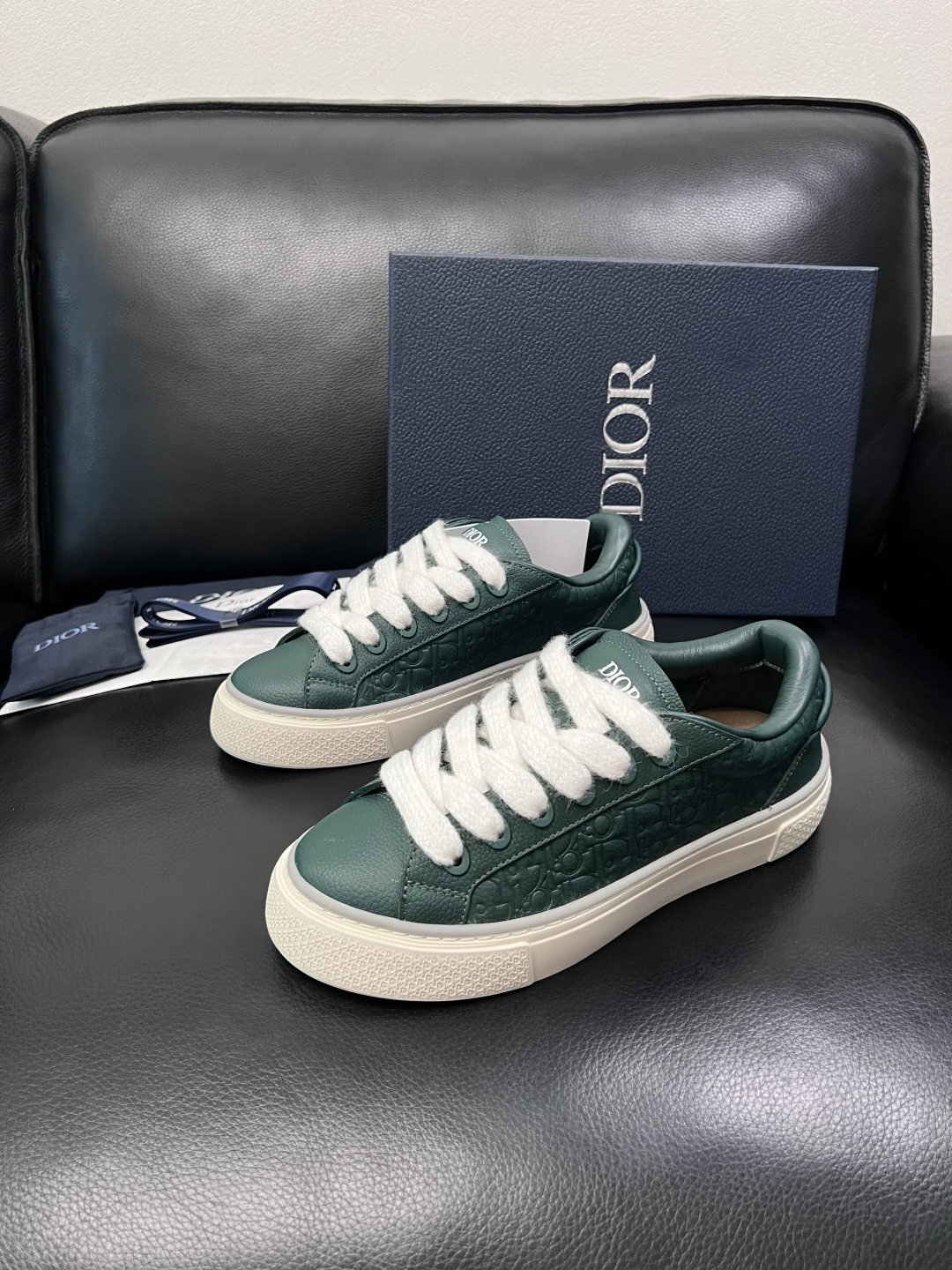 Dior 顶级工艺品 迪奥  专柜同步 原厂配置，意大利进口原版牛皮面料，透气舒适进口水染牛里垫，鞋底：