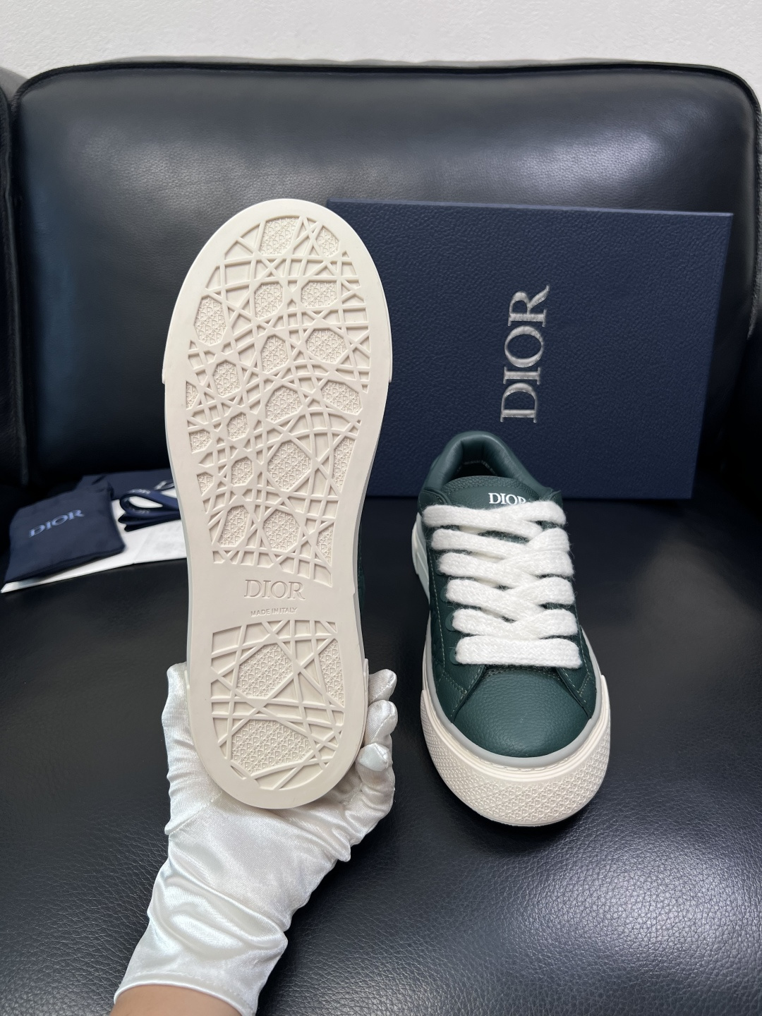 Dior 顶级工艺品 迪奥  专柜同步 原厂配置，意大利进口原版牛皮面料，透气舒适进口水染牛里垫，鞋底：