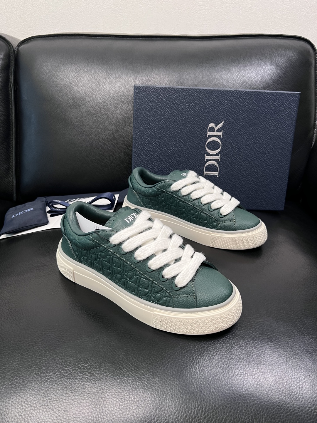 Dior 顶级工艺品 迪奥  专柜同步 原厂配置，意大利进口原版牛皮面料，透气舒适进口水染牛里垫，鞋底：