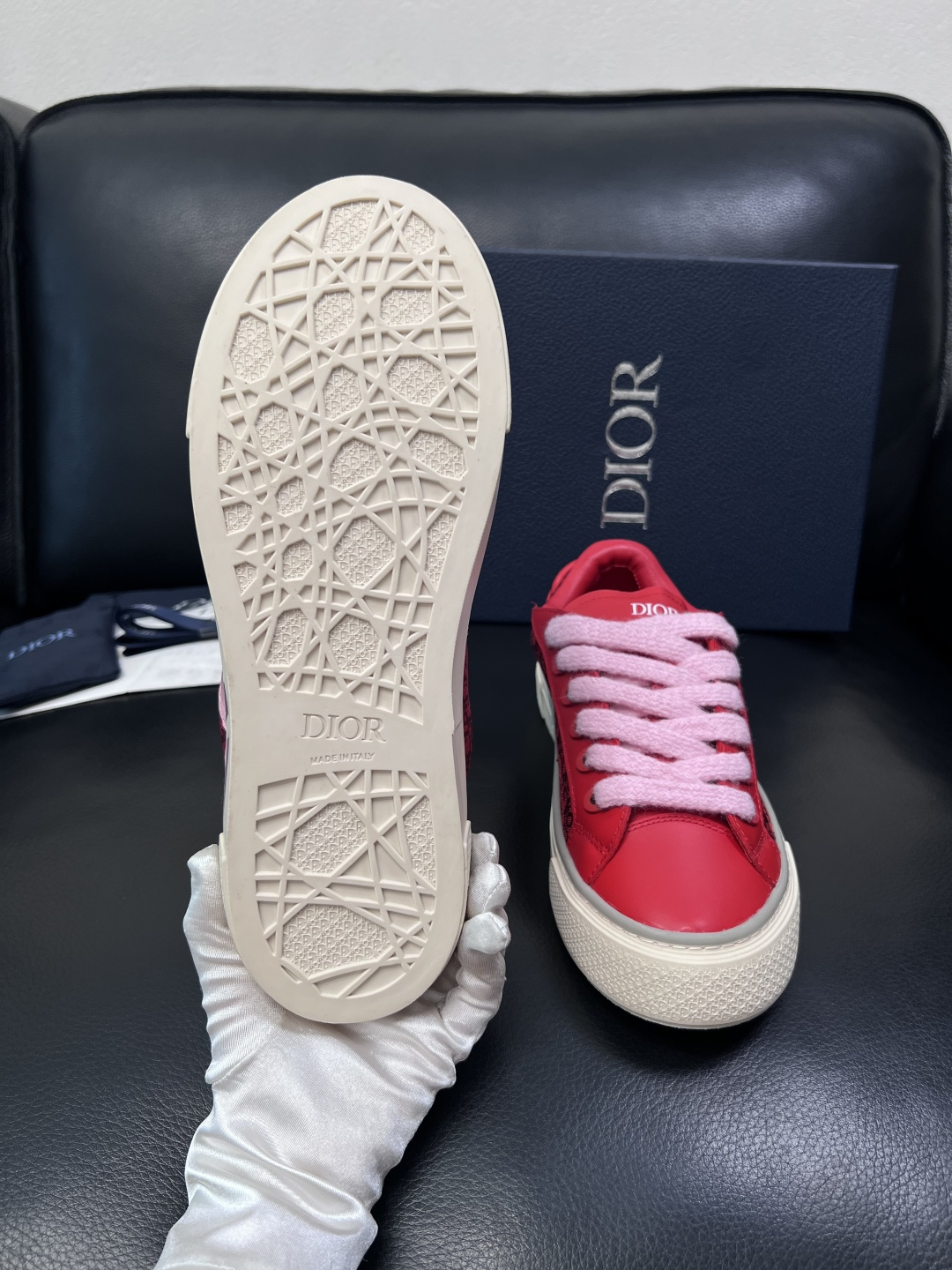 Dior 顶级工艺品 迪奥  专柜同步 原厂配置，意大利进口原版牛皮面料，透气舒适进口水染牛里垫，鞋底：