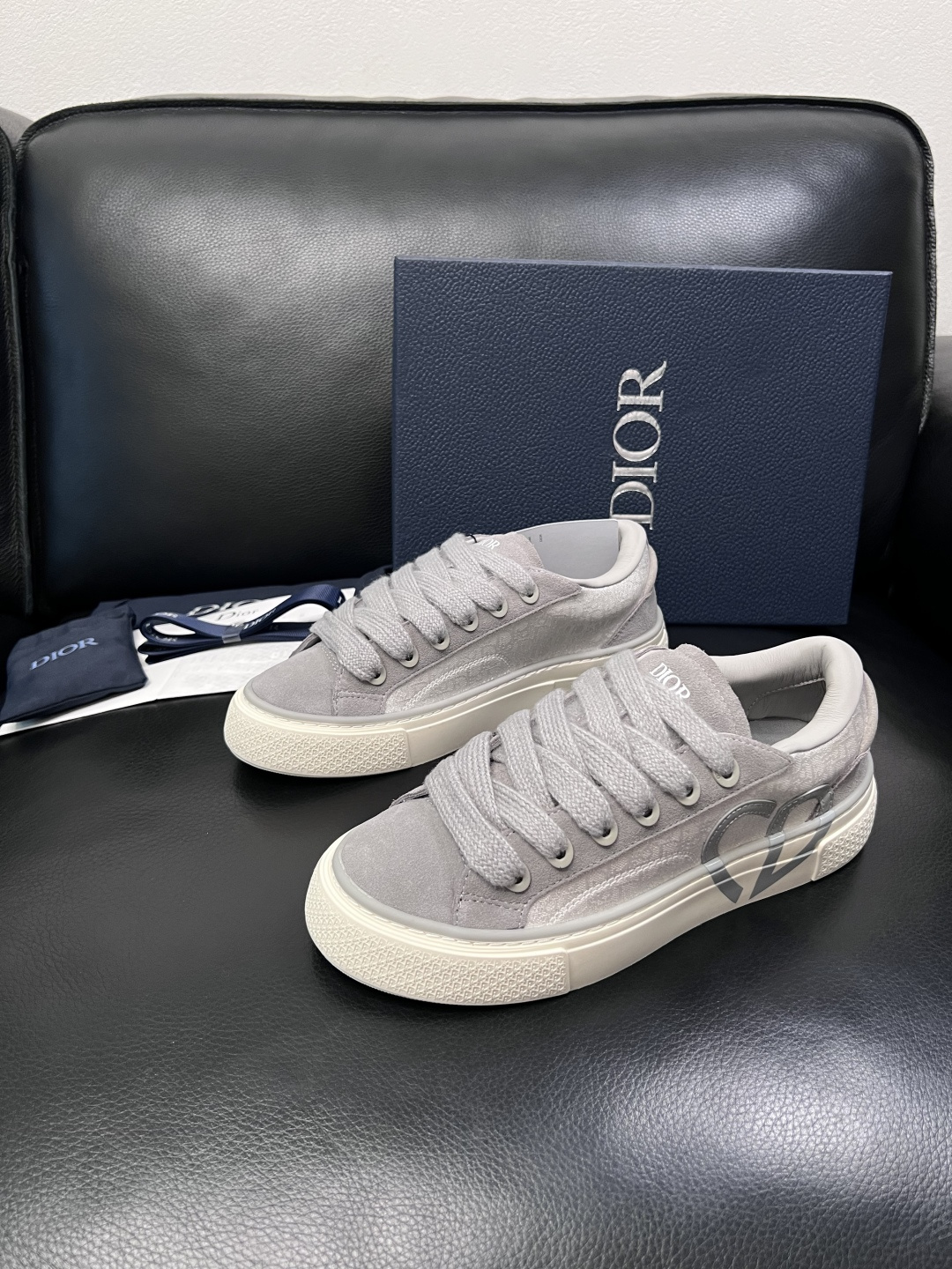 Dior 顶级工艺品 迪奥  专柜同步 原厂配置，意大利进口原版牛皮面料，透气舒适进口水染牛里垫，鞋底：