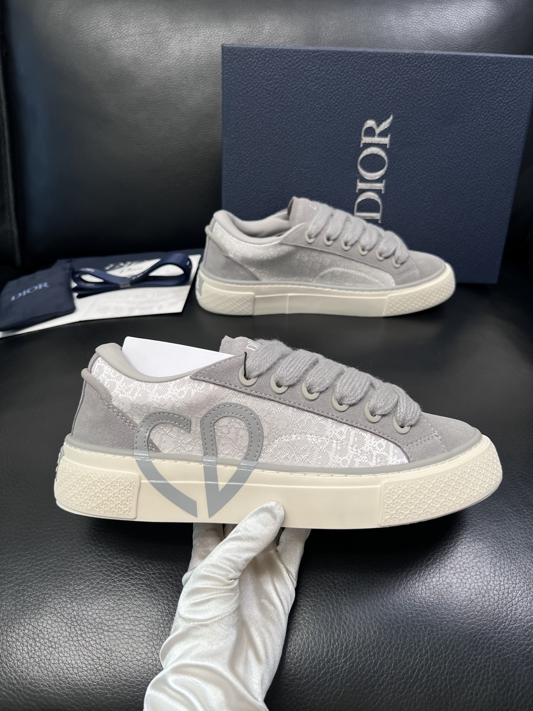 Dior 顶级工艺品 迪奥  专柜同步 原厂配置，意大利进口原版牛皮面料，透气舒适进口水染牛里垫，鞋底：