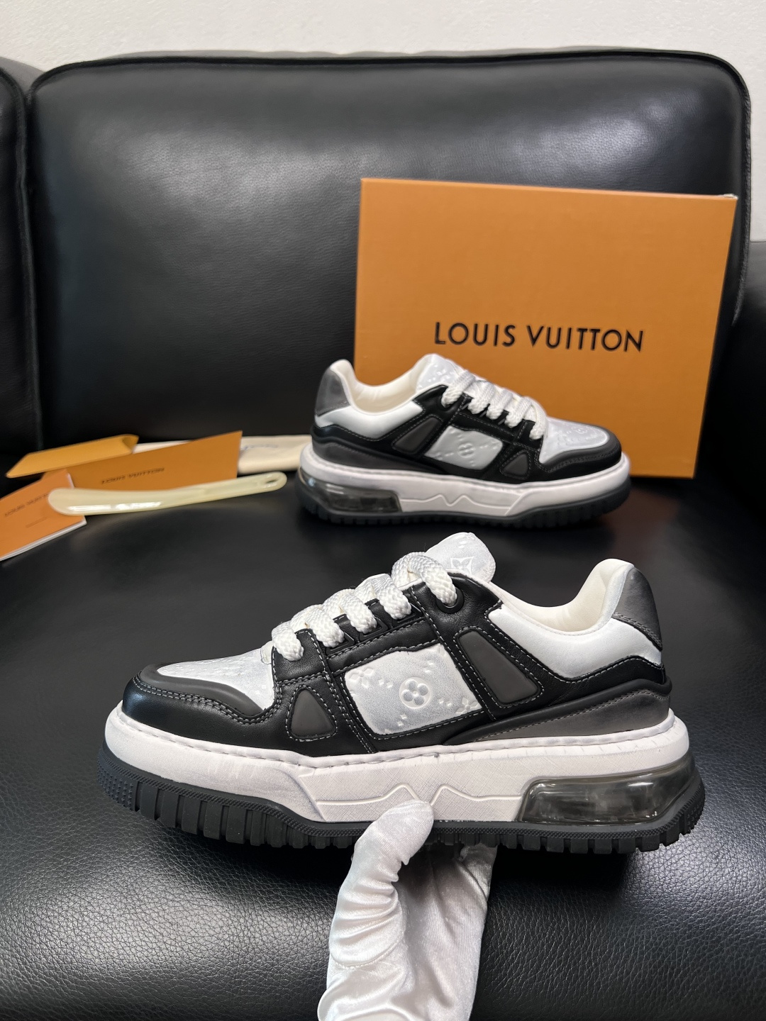 Lv  高品质  顶级工艺品  路易威登，运动板鞋专柜同步，鞋面意大利进口，高品质拼接缤纷色彩复杂工艺品