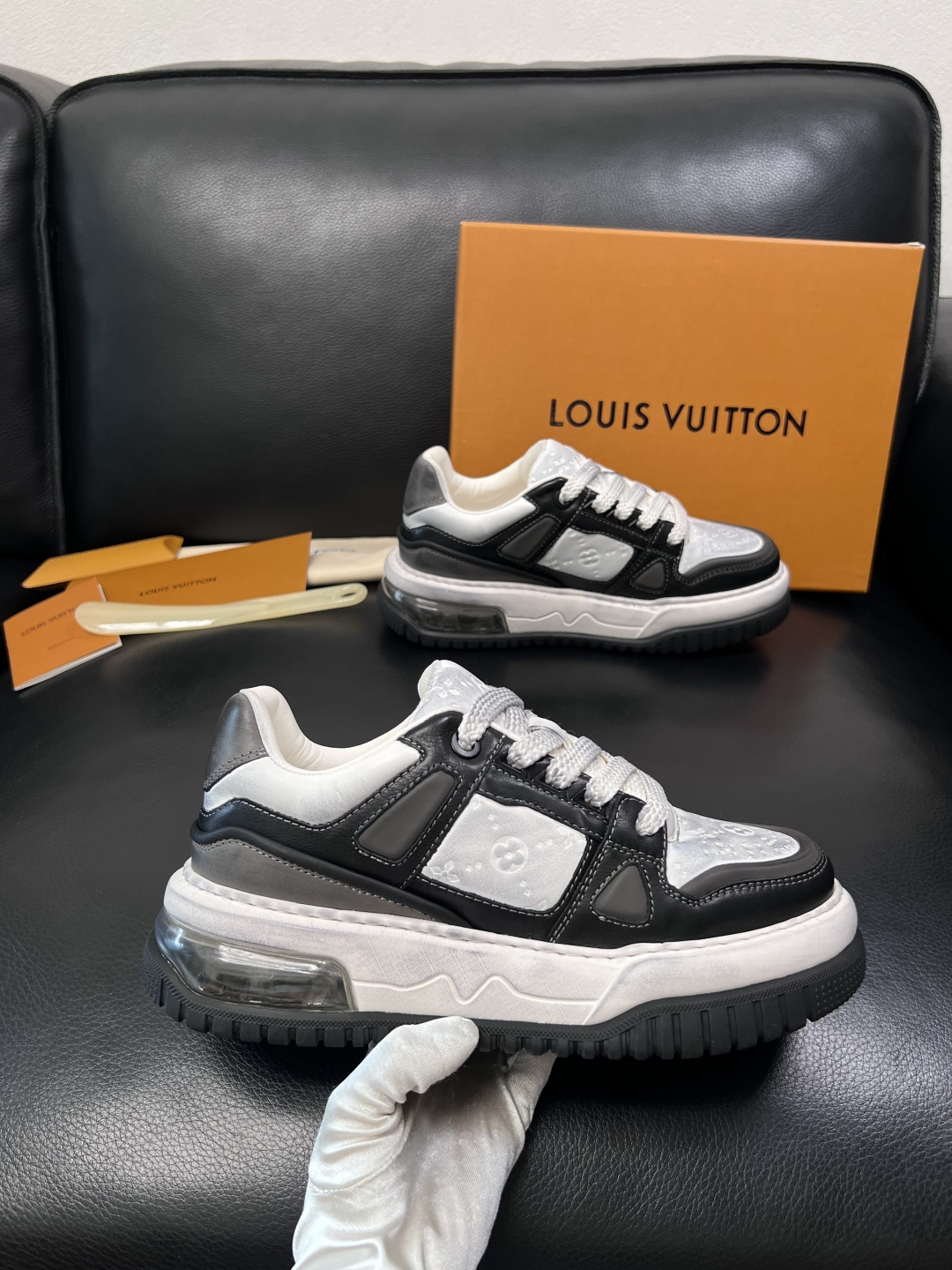 Lv  高品质  顶级工艺品  路易威登，运动板鞋专柜同步，鞋面意大利进口，高品质拼接缤纷色彩复杂工艺品