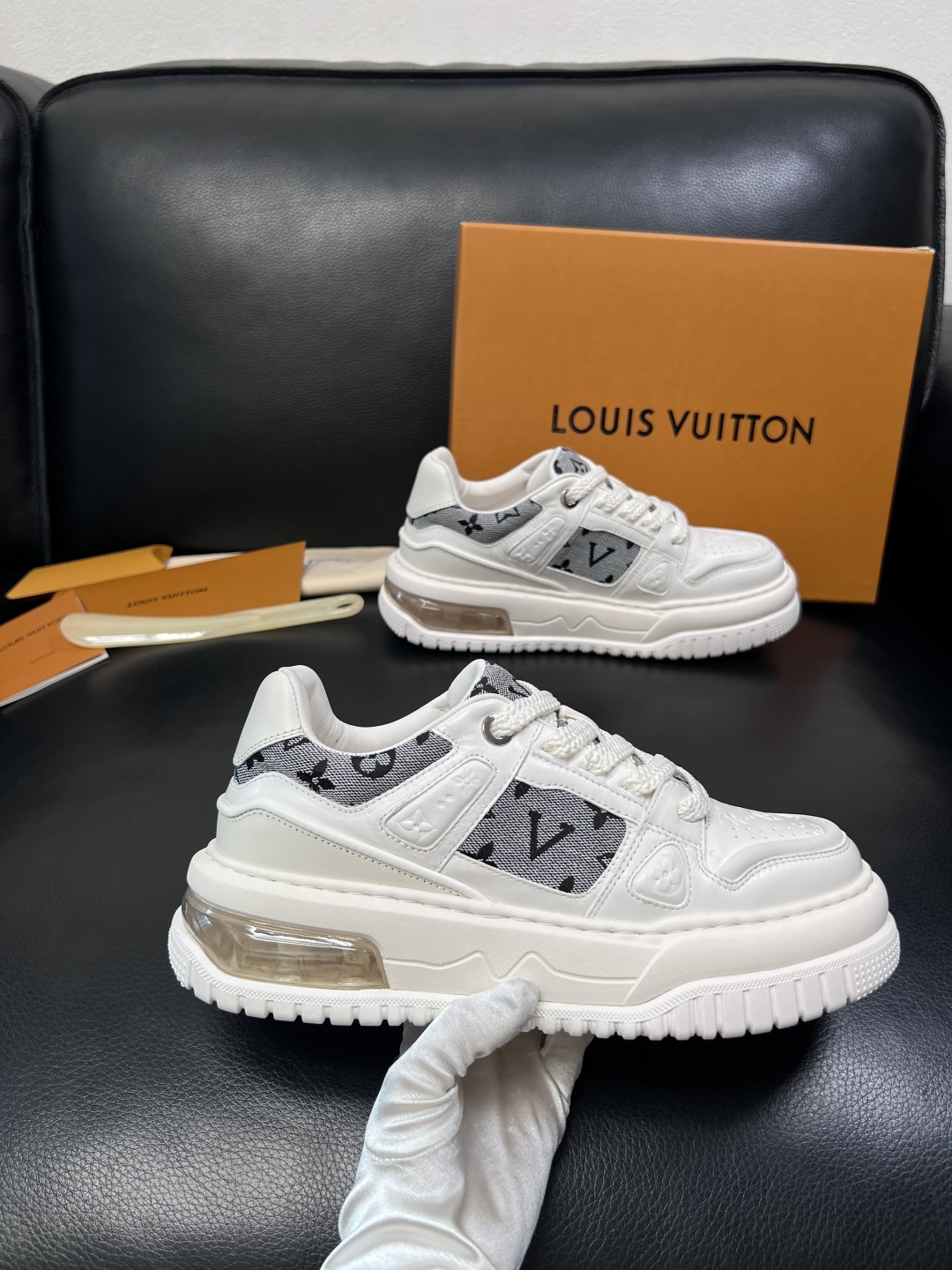 Lv  高品质  顶级工艺品  路易威登，运动板鞋专柜同步，鞋面意大利进口，高品质拼接缤纷色彩复杂工艺品