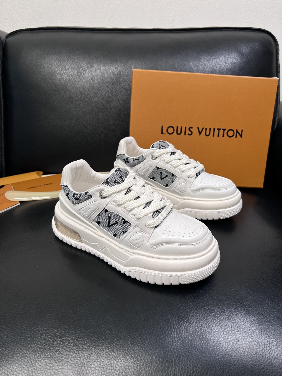 NO:834708,Lv high-quality top crafts Louis Vuitton, sports sneakers counter synchronization, uppers imported from Italy, high-quality splicing colorful complex crafts, imported mesh pads are soft and comfortable, original soles are specially provided by the original factory, TPU exclusive movable molded soles are super comfortable, original factory and single goods, welcome to compare, code number 39-44 (customized 38 45), louis vuitton, louis vuitton19860909Lv 高品质 顶级工艺品 路易威登,运动板鞋专柜同步,鞋面意大利进口,高品质拼接缤纷色彩复杂工艺品,进口网布里垫柔软舒适,鞋底原厂特供原版底,TPU独家活动成型底超级舒适,原厂跟单货,欢迎对比,码数 39-44（订做38 45）,,louis vuitton,louis vuitton,Men's shoes