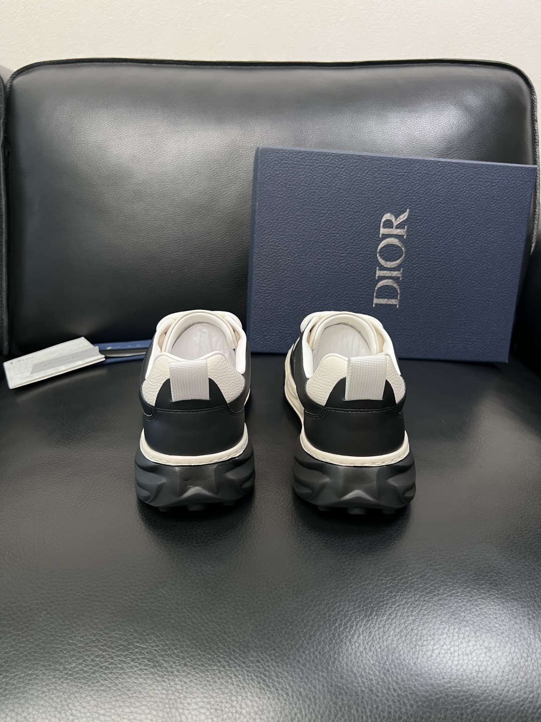 Dior 顶级工艺品 迪奥  专柜同步 原厂配置，意大利进口原版牛皮面料，透气舒适进口水染牛里垫，鞋底：