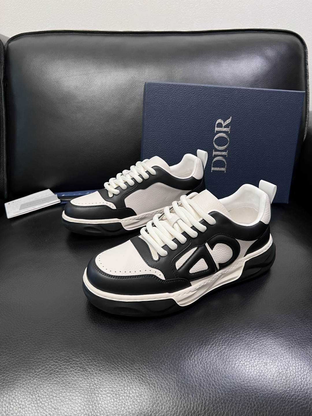 Dior 顶级工艺品 迪奥  专柜同步 原厂配置，意大利进口原版牛皮面料，透气舒适进口水染牛里垫，鞋底：