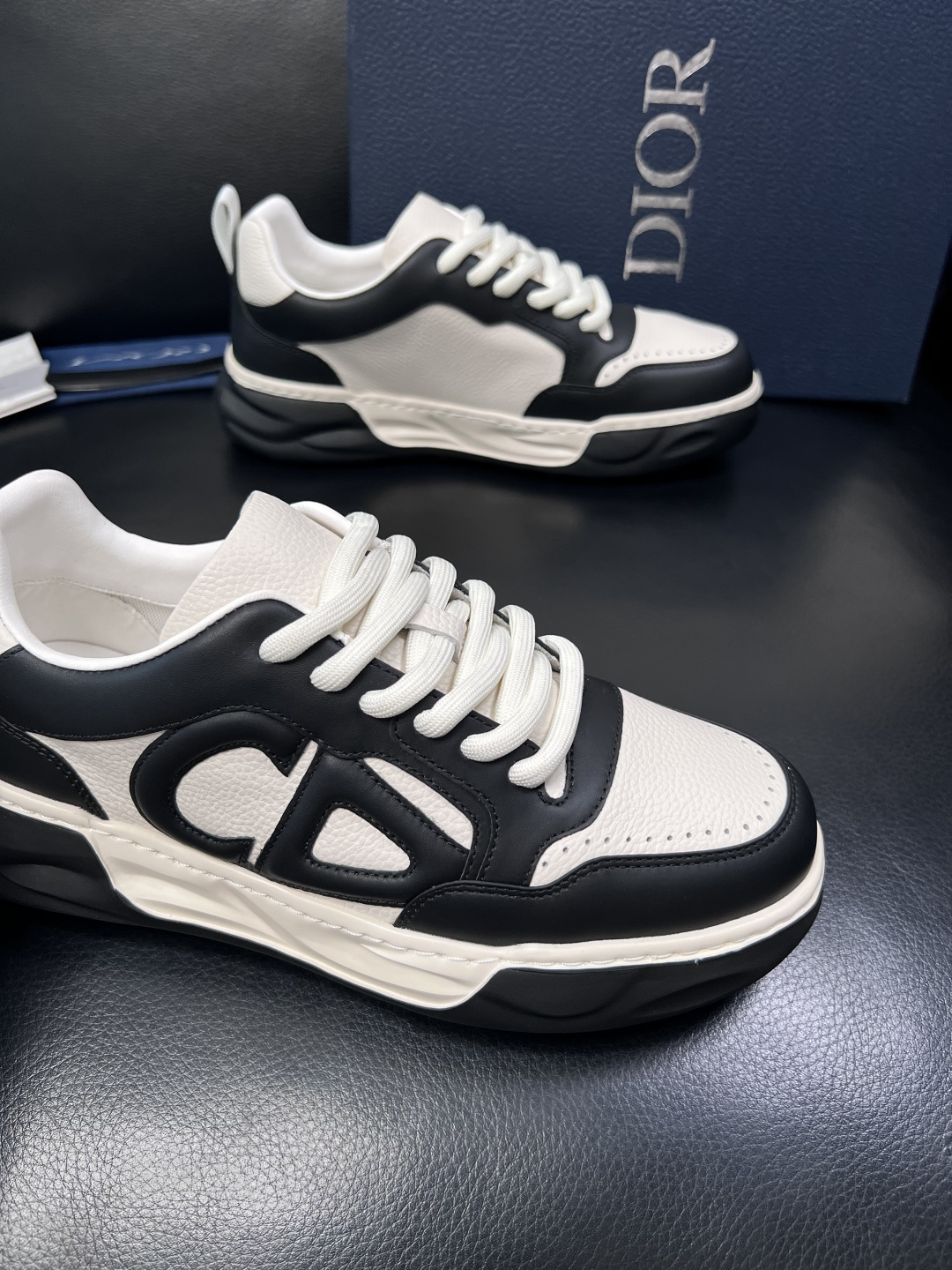Dior 顶级工艺品 迪奥  专柜同步 原厂配置，意大利进口原版牛皮面料，透气舒适进口水染牛里垫，鞋底：