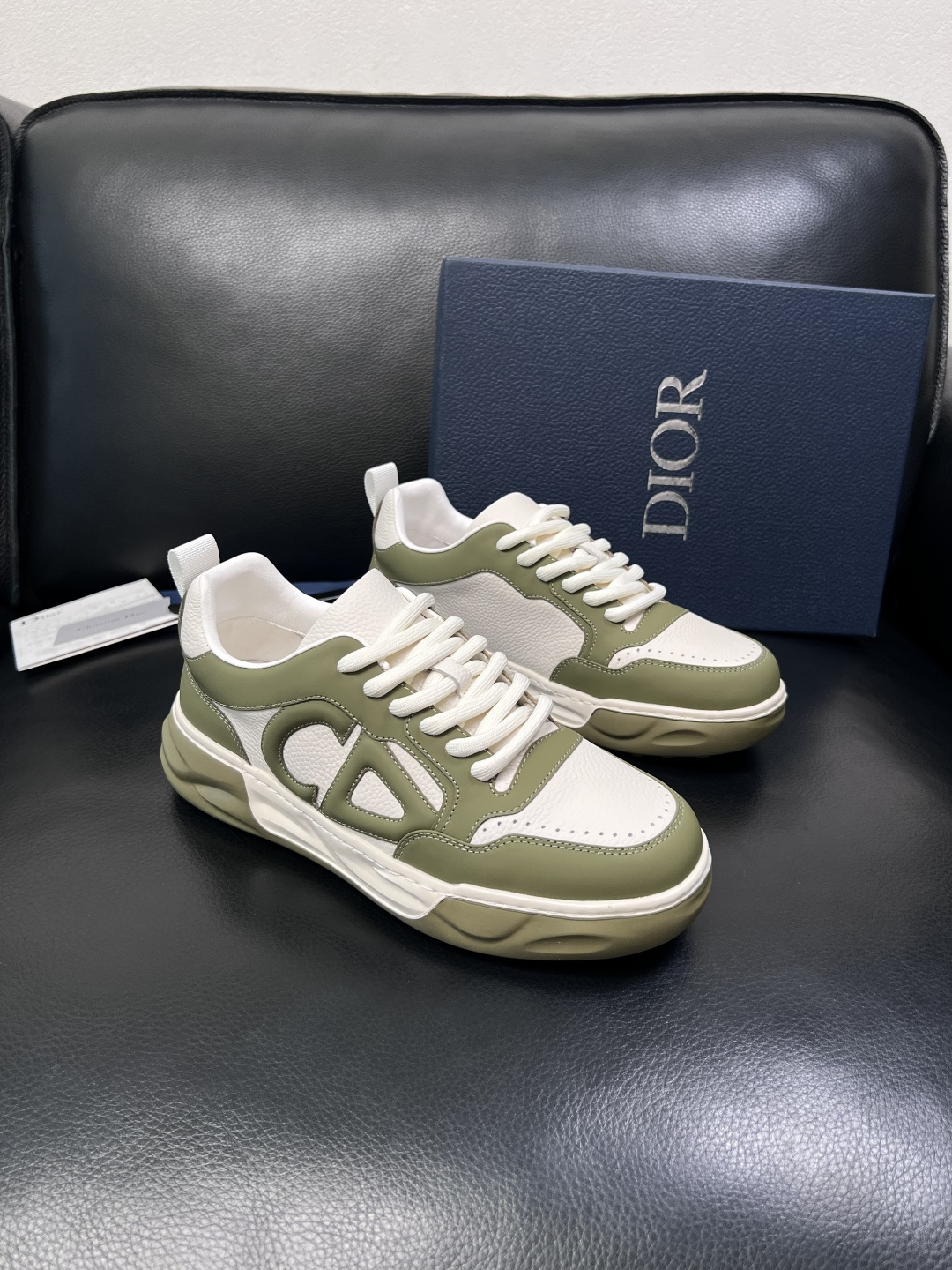 Dior 顶级工艺品 迪奥  专柜同步 原厂配置，意大利进口原版牛皮面料，透气舒适进口水染牛里垫，鞋底：