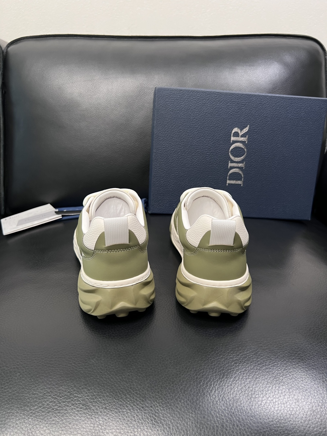 Dior 顶级工艺品 迪奥  专柜同步 原厂配置，意大利进口原版牛皮面料，透气舒适进口水染牛里垫，鞋底：