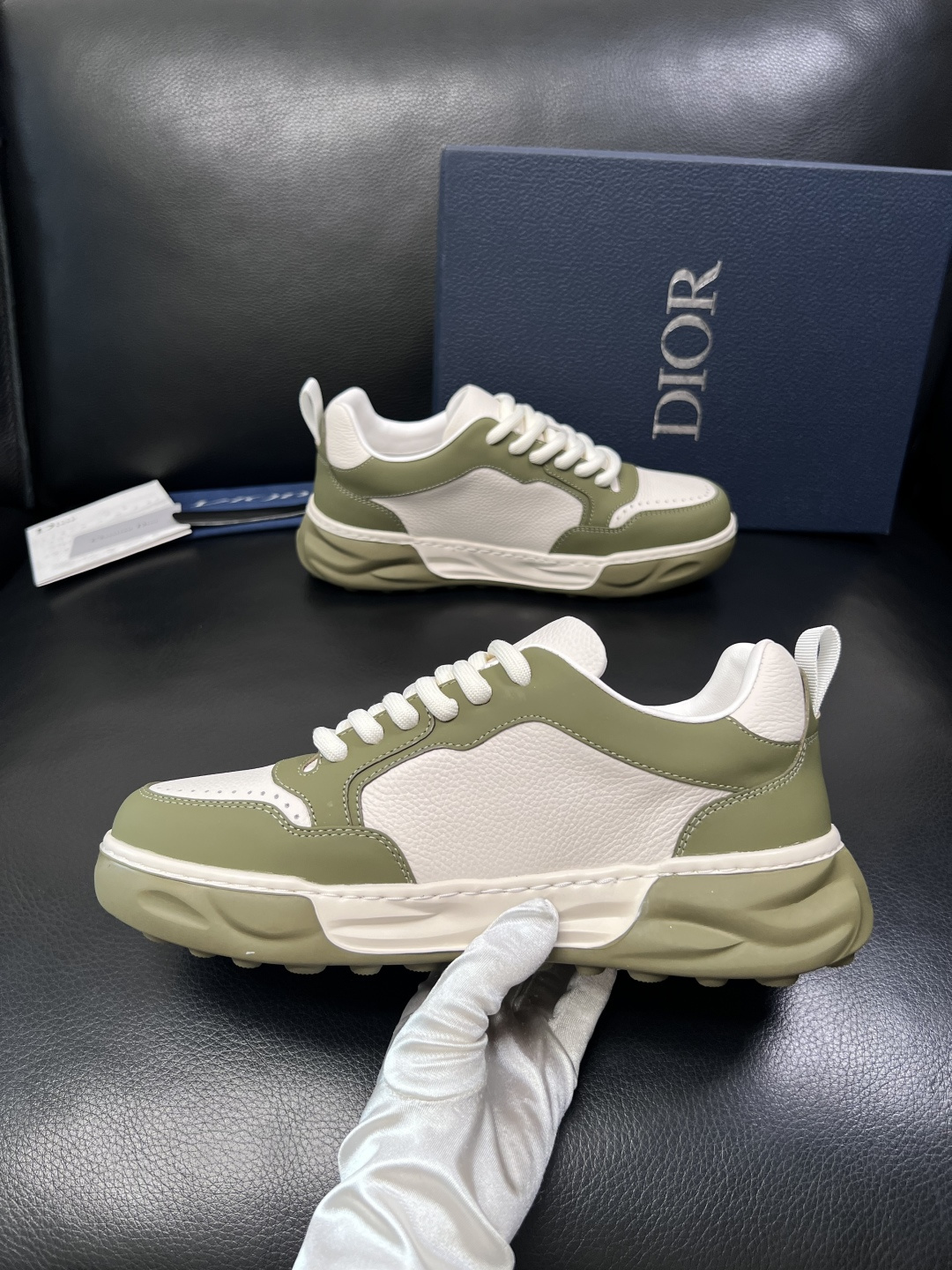 Dior 顶级工艺品 迪奥  专柜同步 原厂配置，意大利进口原版牛皮面料，透气舒适进口水染牛里垫，鞋底：