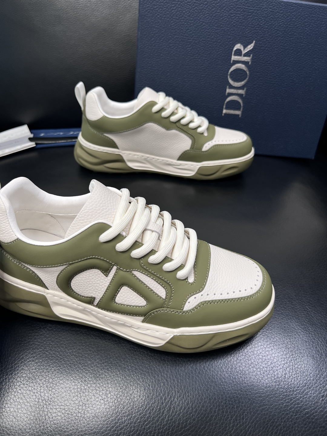 Dior 顶级工艺品 迪奥  专柜同步 原厂配置，意大利进口原版牛皮面料，透气舒适进口水染牛里垫，鞋底：