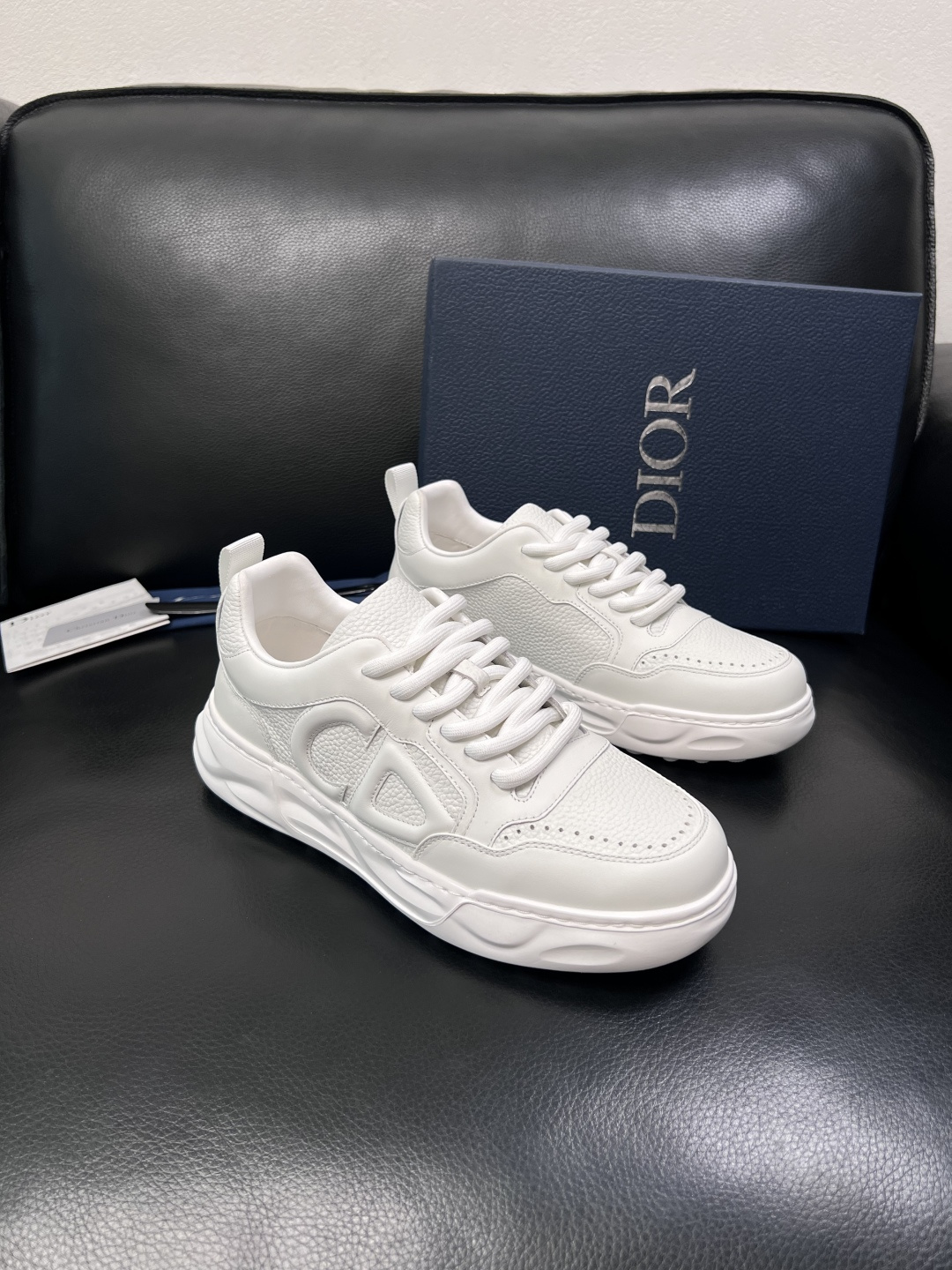 Dior 顶级工艺品 迪奥  专柜同步 原厂配置，意大利进口原版牛皮面料，透气舒适进口水染牛里垫，鞋底：