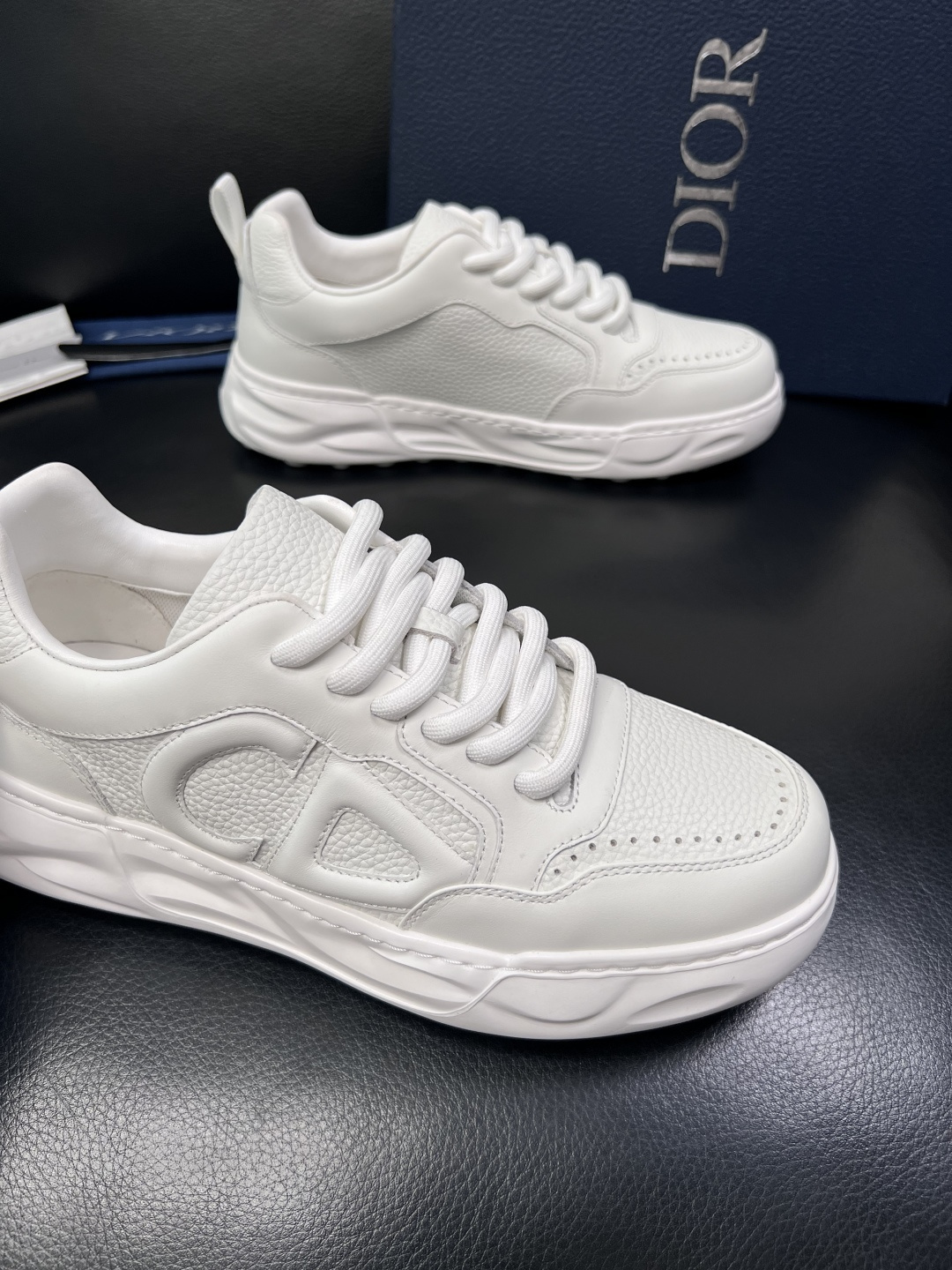 Dior 顶级工艺品 迪奥  专柜同步 原厂配置，意大利进口原版牛皮面料，透气舒适进口水染牛里垫，鞋底：