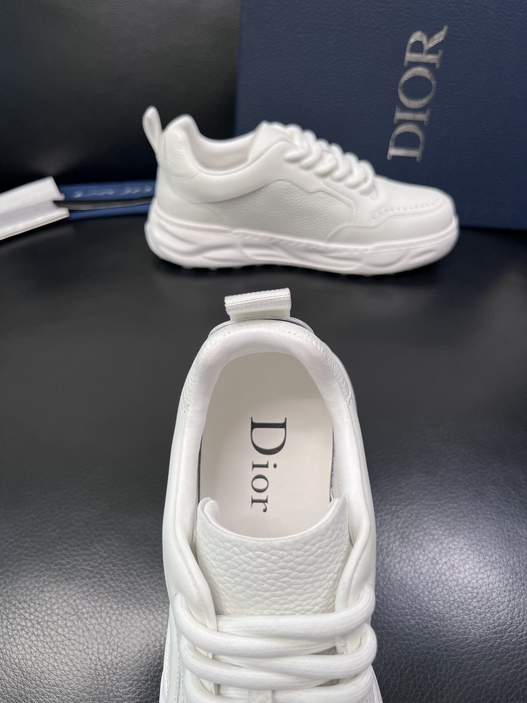 Dior 顶级工艺品 迪奥  专柜同步 原厂配置，意大利进口原版牛皮面料，透气舒适进口水染牛里垫，鞋底：