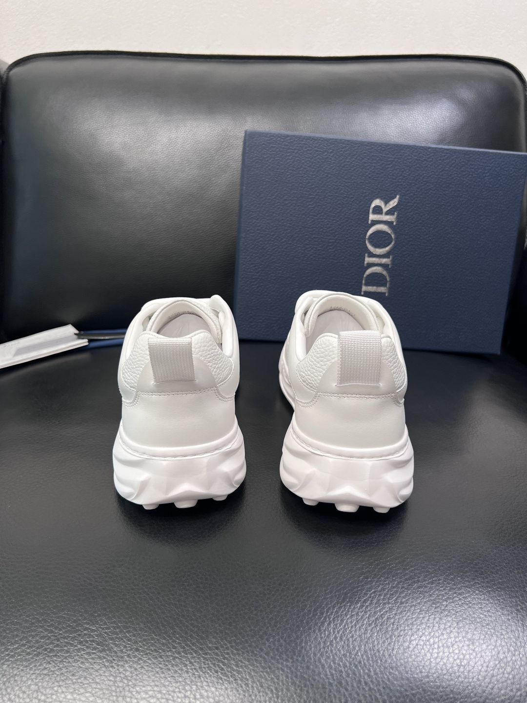 Dior 顶级工艺品 迪奥  专柜同步 原厂配置，意大利进口原版牛皮面料，透气舒适进口水染牛里垫，鞋底：