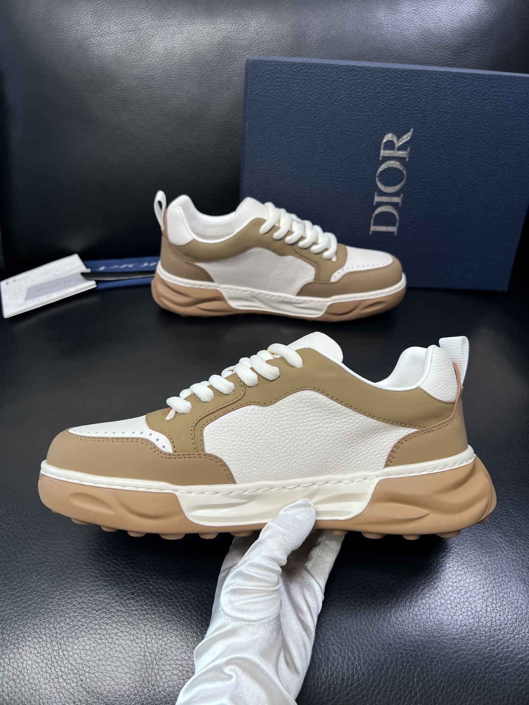 Dior 顶级工艺品 迪奥  专柜同步 原厂配置，意大利进口原版牛皮面料，透气舒适进口水染牛里垫，鞋底：