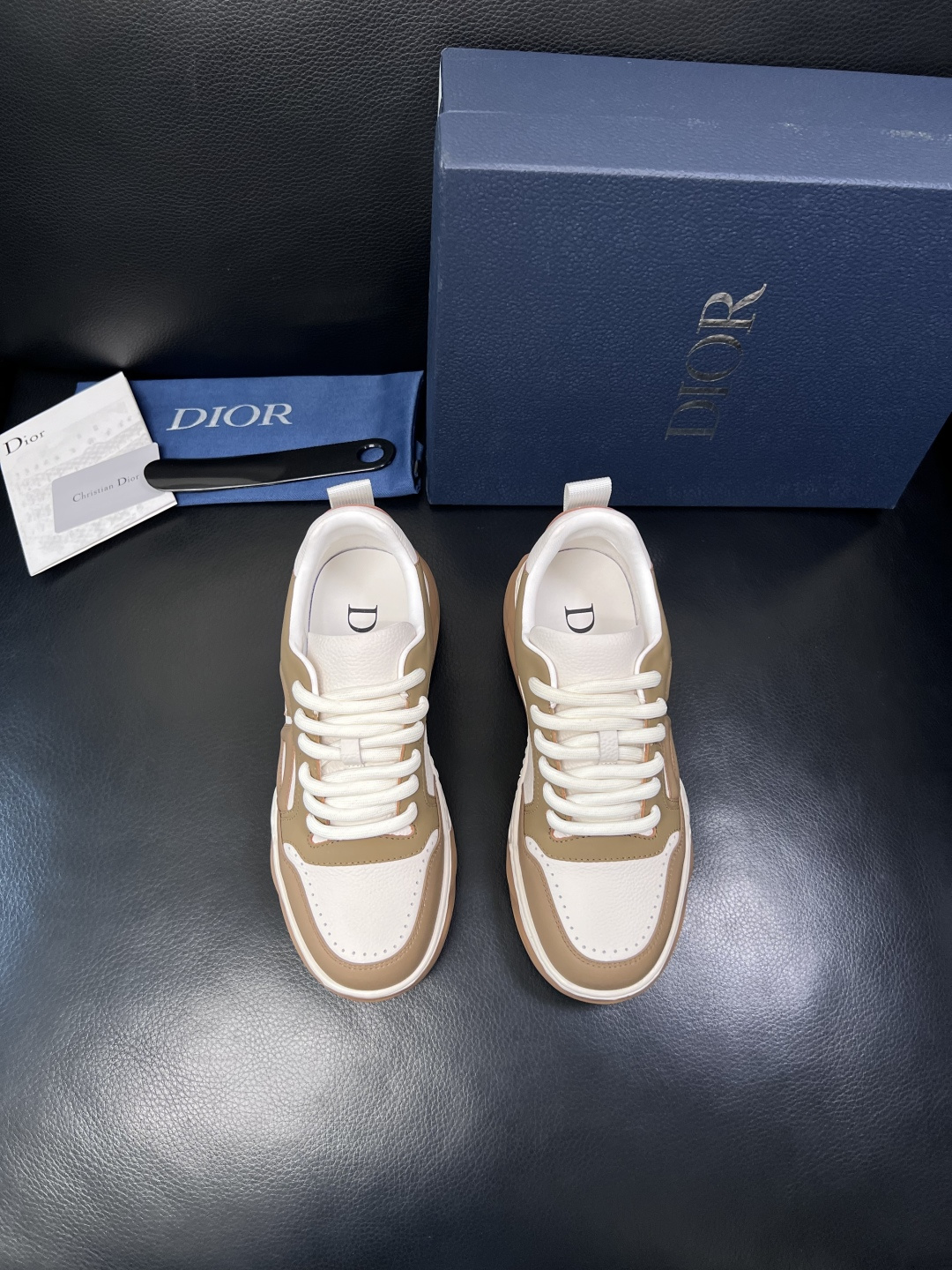Dior 顶级工艺品 迪奥  专柜同步 原厂配置，意大利进口原版牛皮面料，透气舒适进口水染牛里垫，鞋底：