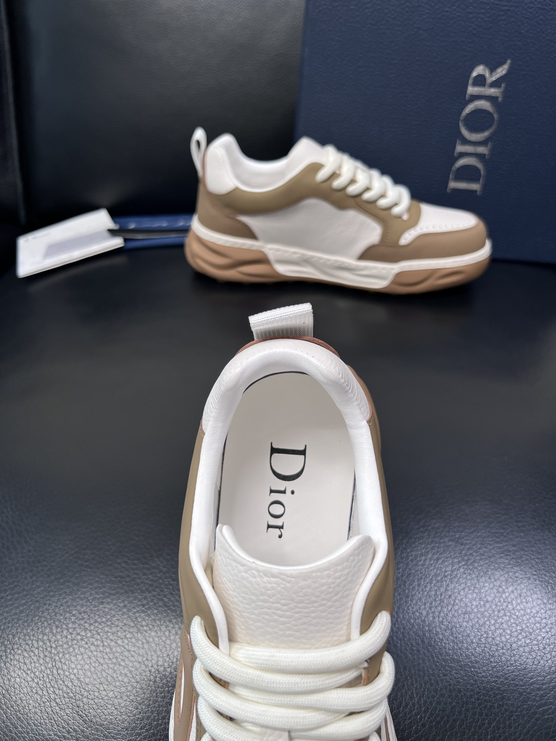 Dior 顶级工艺品 迪奥  专柜同步 原厂配置，意大利进口原版牛皮面料，透气舒适进口水染牛里垫，鞋底：