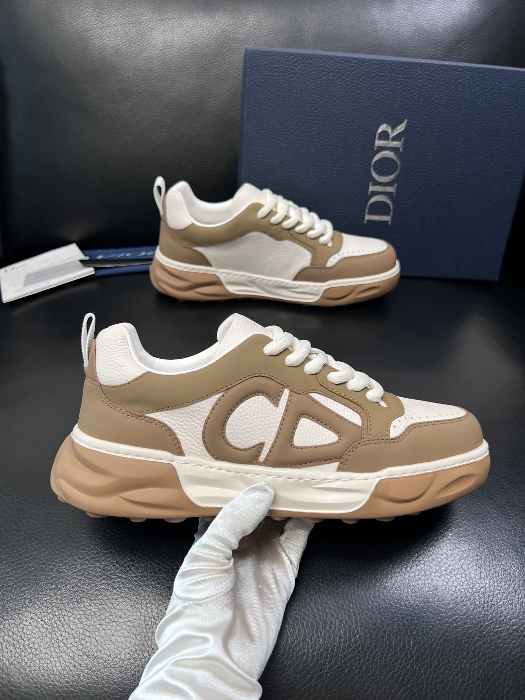 Dior 顶级工艺品 迪奥  专柜同步 原厂配置，意大利进口原版牛皮面料，透气舒适进口水染牛里垫，鞋底：