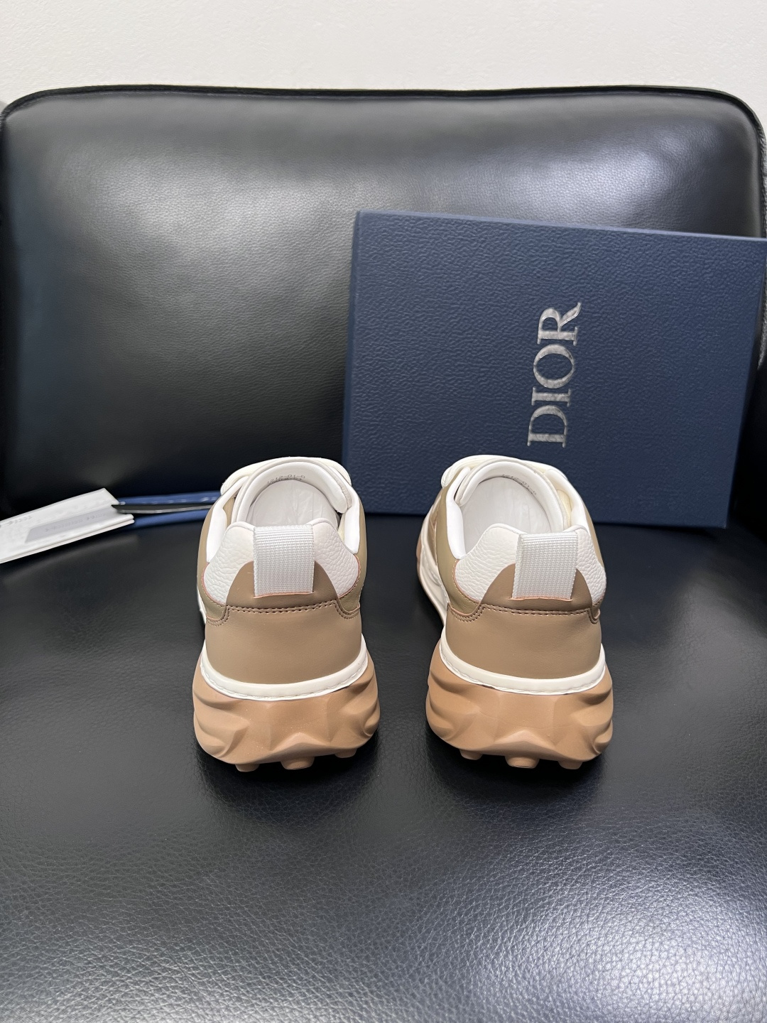 Dior 顶级工艺品 迪奥  专柜同步 原厂配置，意大利进口原版牛皮面料，透气舒适进口水染牛里垫，鞋底：