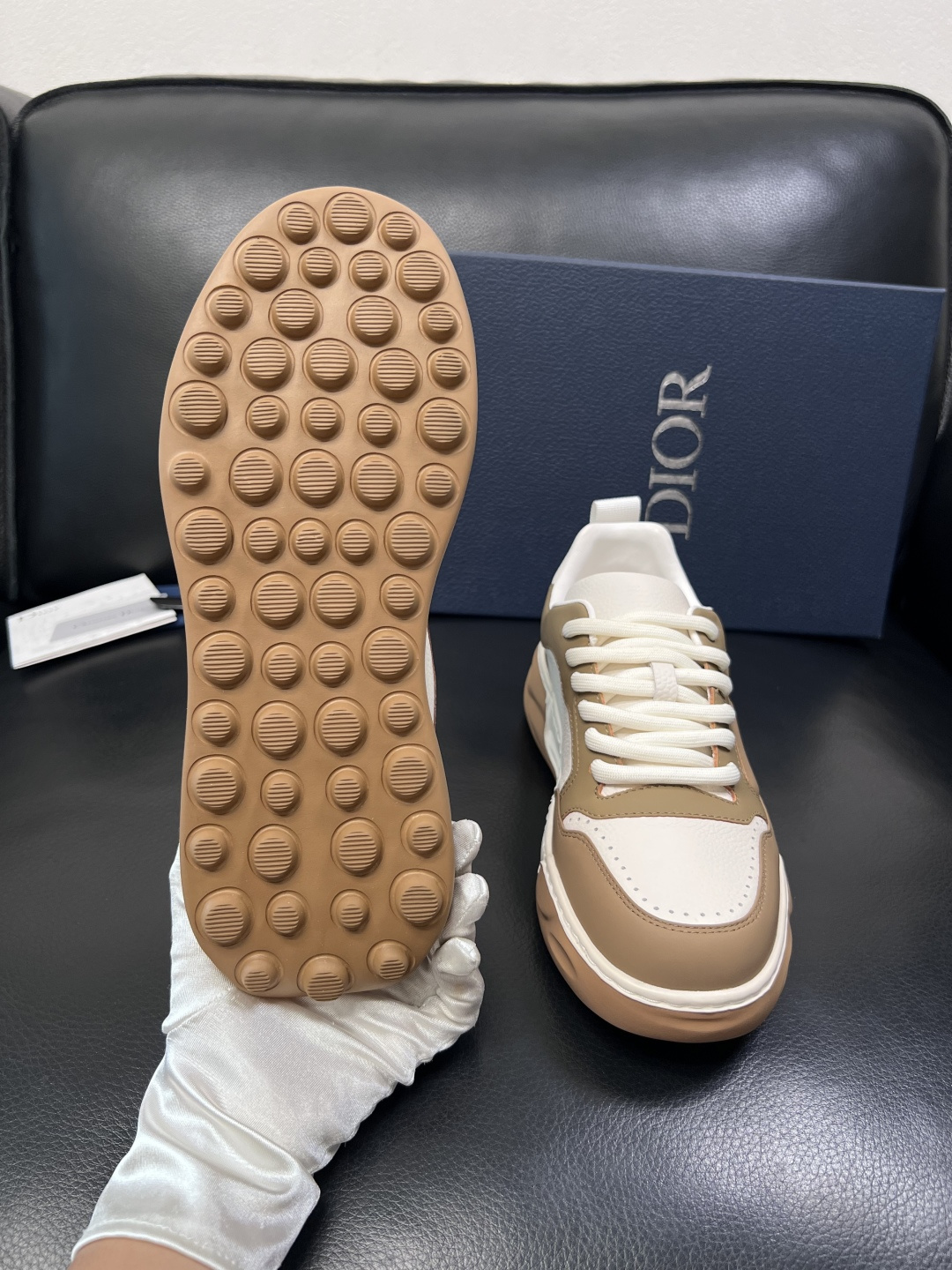 Dior 顶级工艺品 迪奥  专柜同步 原厂配置，意大利进口原版牛皮面料，透气舒适进口水染牛里垫，鞋底：