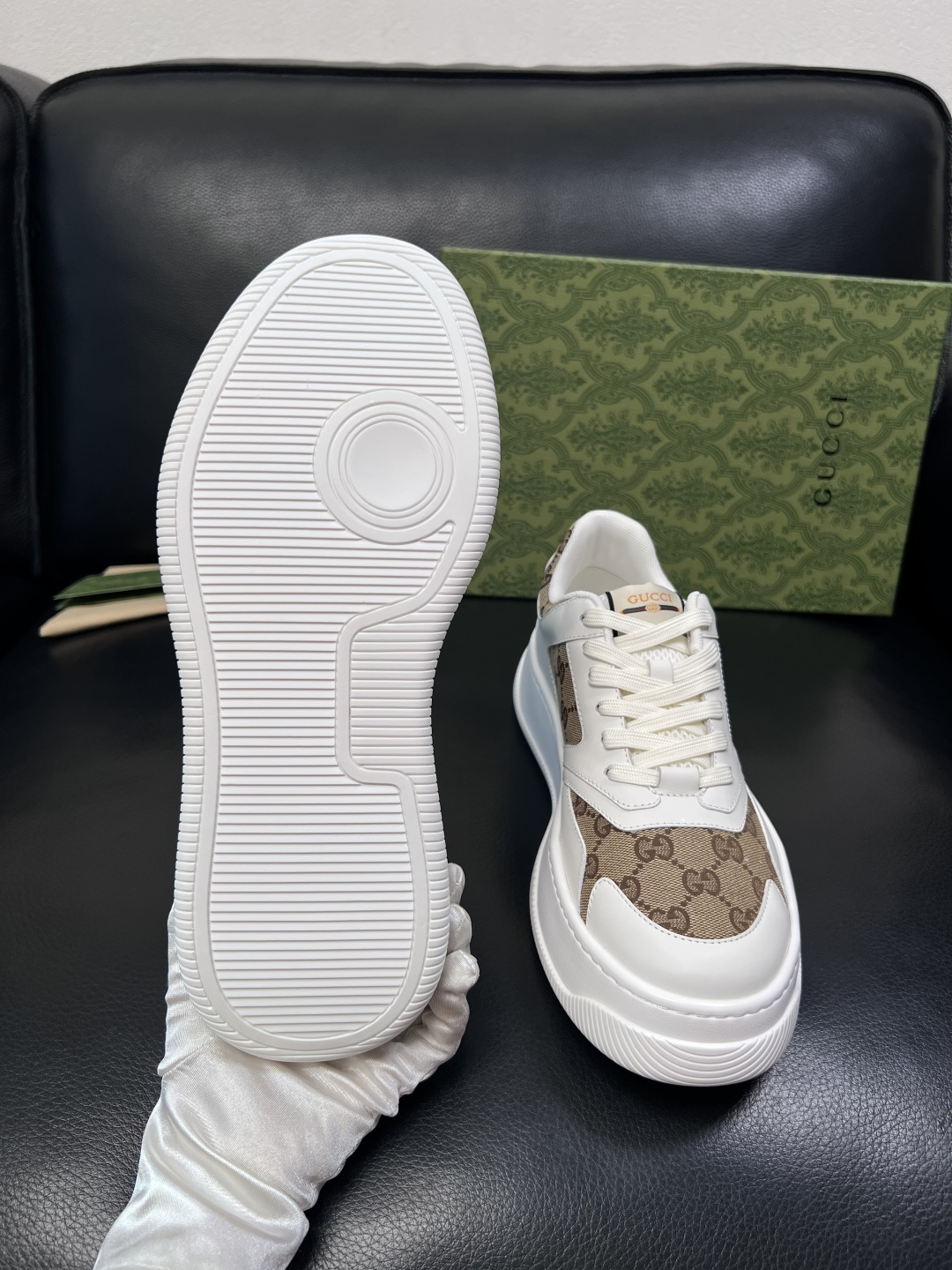 Gucci 高品质  顶级工艺品  古奇  专柜新款原厂配置，意大利进口牛皮面料，进口牛皮内里垫，透气舒