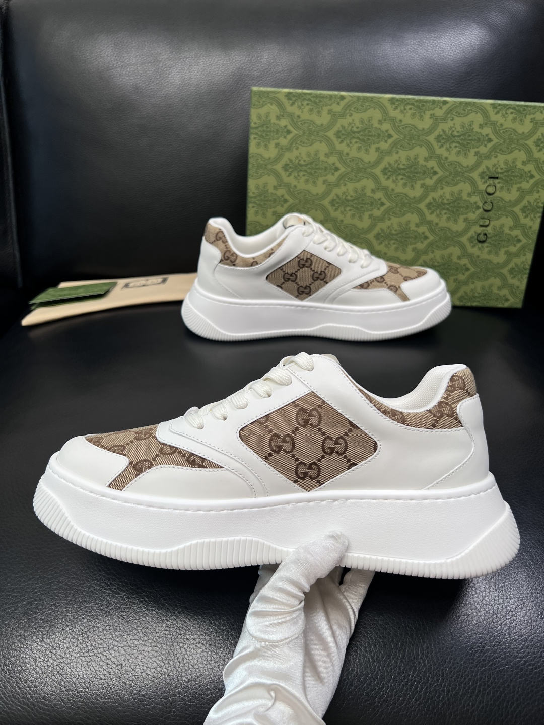 Gucci 高品质  顶级工艺品  古奇  专柜新款原厂配置，意大利进口牛皮面料，进口牛皮内里垫，透气舒
