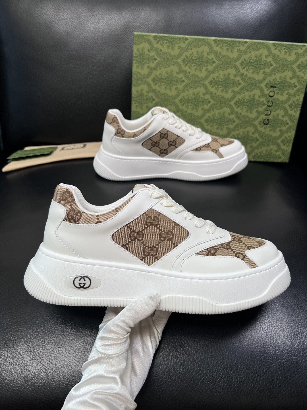 Gucci 高品质  顶级工艺品  古奇  专柜新款原厂配置，意大利进口牛皮面料，进口牛皮内里垫，透气舒