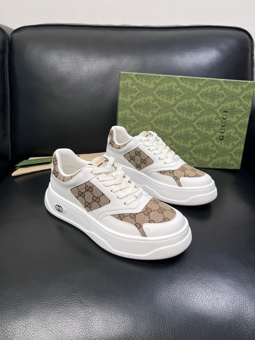Gucci 高品质  顶级工艺品  古奇  专柜新款原厂配置，意大利进口牛皮面料，进口牛皮内里垫，透气舒