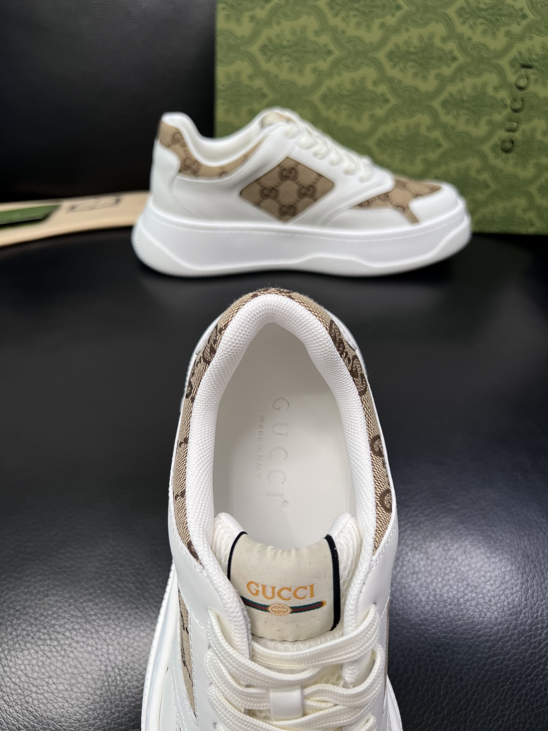 Gucci 高品质  顶级工艺品  古奇  专柜新款原厂配置，意大利进口牛皮面料，进口牛皮内里垫，透气舒