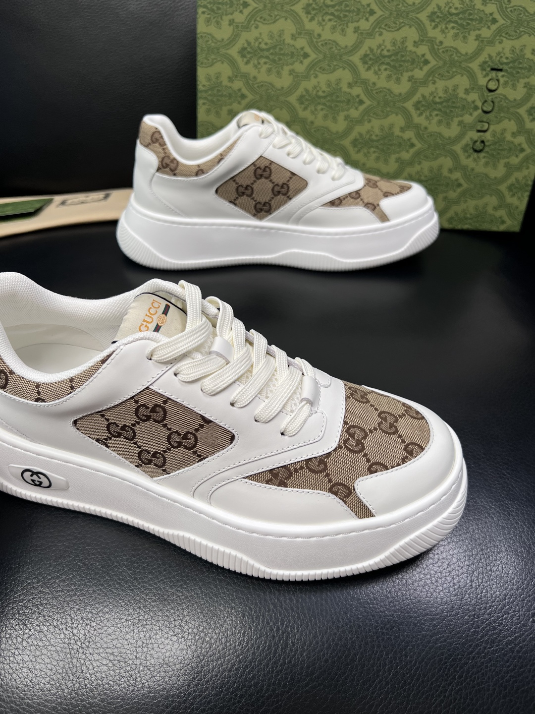 Gucci 高品质  顶级工艺品  古奇  专柜新款原厂配置，意大利进口牛皮面料，进口牛皮内里垫，透气舒