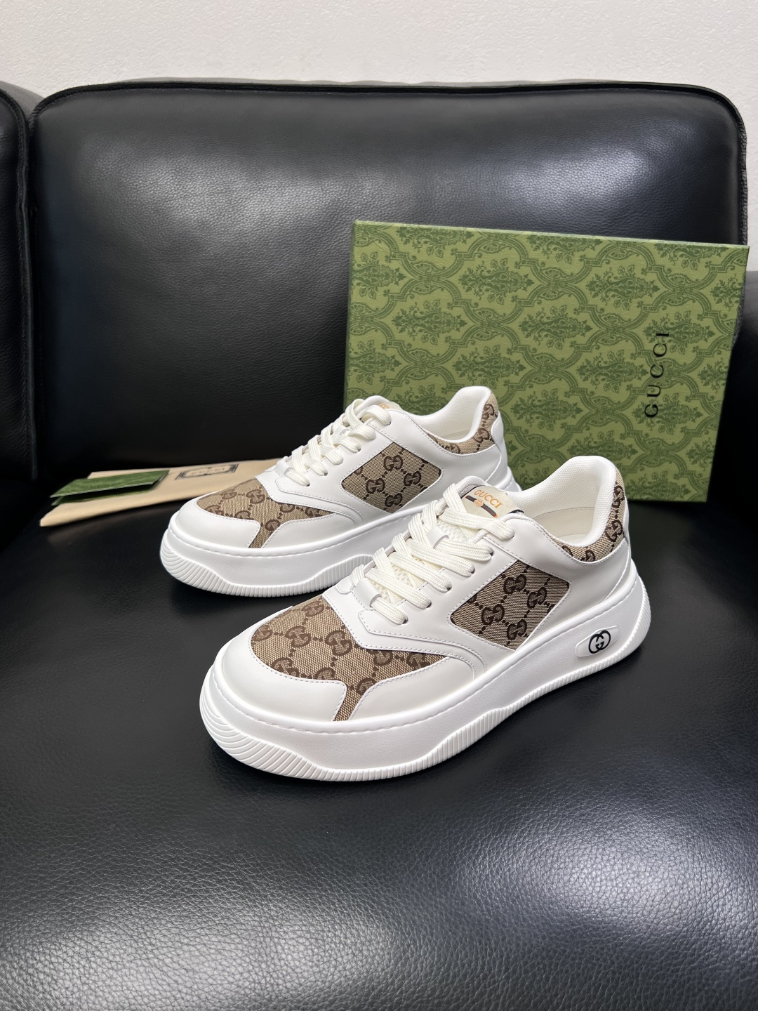 Gucci 高品质  顶级工艺品  古奇  专柜新款原厂配置，意大利进口牛皮面料，进口牛皮内里垫，透气舒