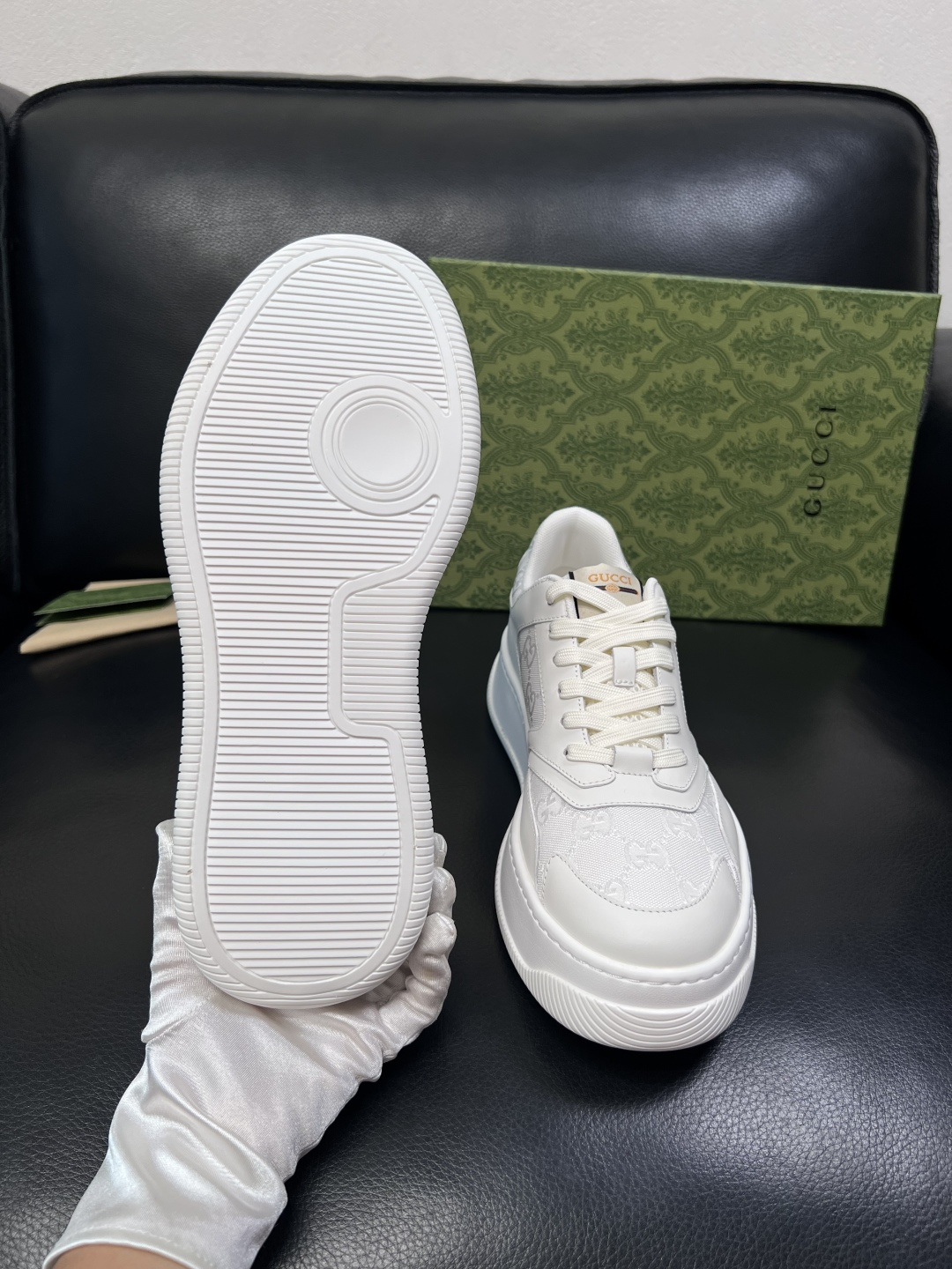 Gucci 高品质  顶级工艺品  古奇  专柜新款原厂配置，意大利进口牛皮面料，进口牛皮内里垫，透气舒