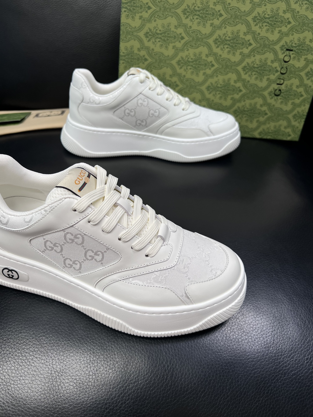 Gucci 高品质  顶级工艺品  古奇  专柜新款原厂配置，意大利进口牛皮面料，进口牛皮内里垫，透气舒