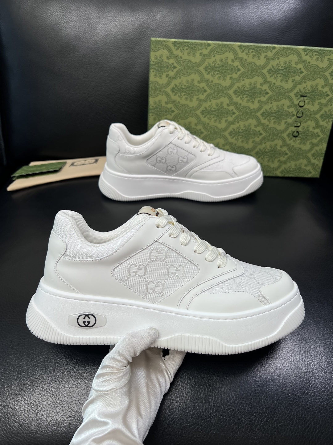 Gucci 高品质  顶级工艺品  古奇  专柜新款原厂配置，意大利进口牛皮面料，进口牛皮内里垫，透气舒