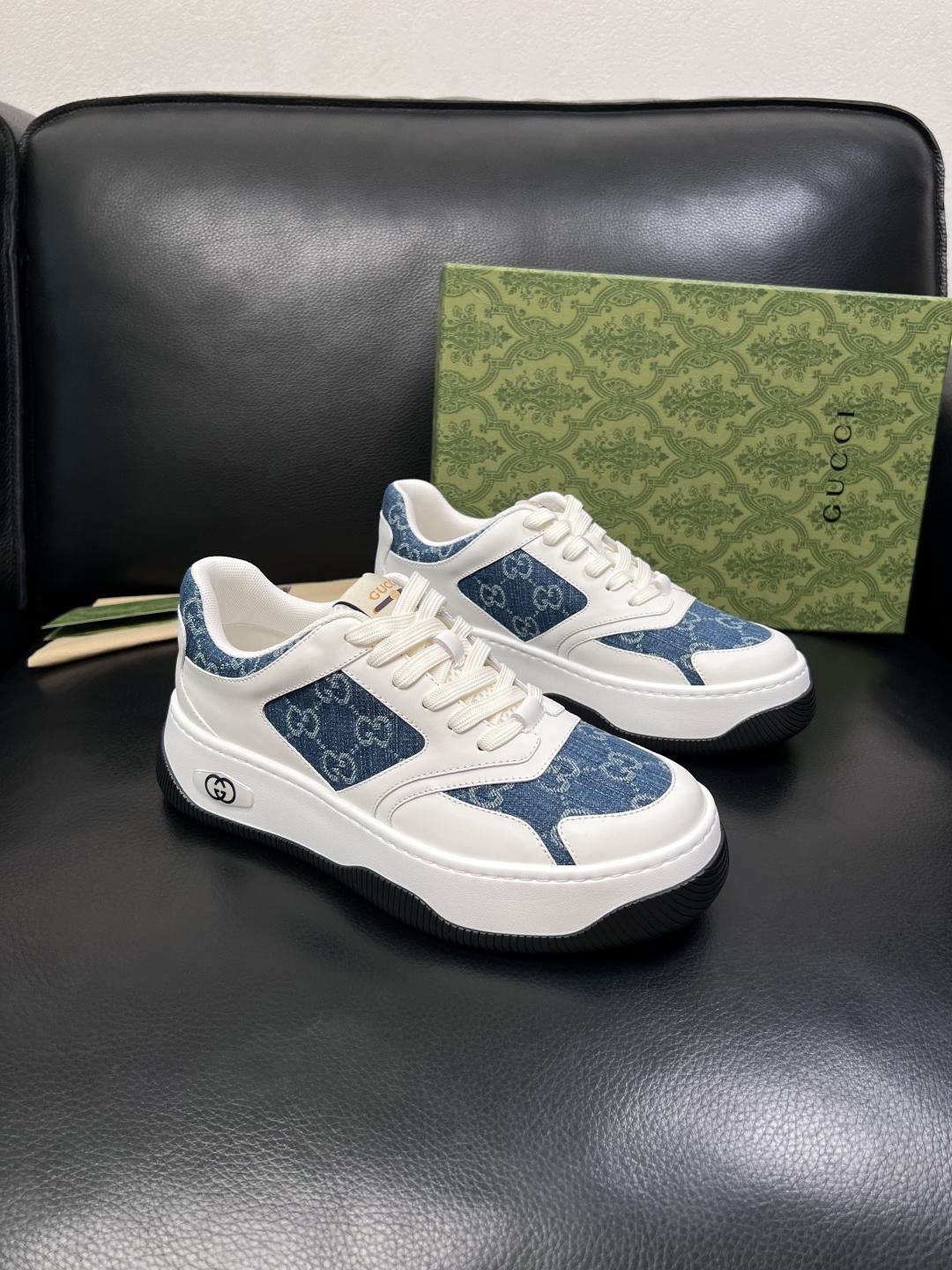 NO:834724,Gucci high-quality top handicrafts Gucci counter new model original configuration, Italian imported cowhide fabric, imported cowhide lining, breathable and comfortable, original soles are super comfortable, original factory and single goods, welcome to compare, code number 38-44 (customized 45),,gucci,cowhide19860909Gucci 高品质 顶级工艺品 古奇 专柜新款原厂配置,意大利进口牛皮面料,进口牛皮内里垫,透气舒适,鞋底原厂特供原版底超级舒适,原厂跟单货,欢迎对比,码数 38-44（订做 45）,,gucci,cowhide,Men's shoes