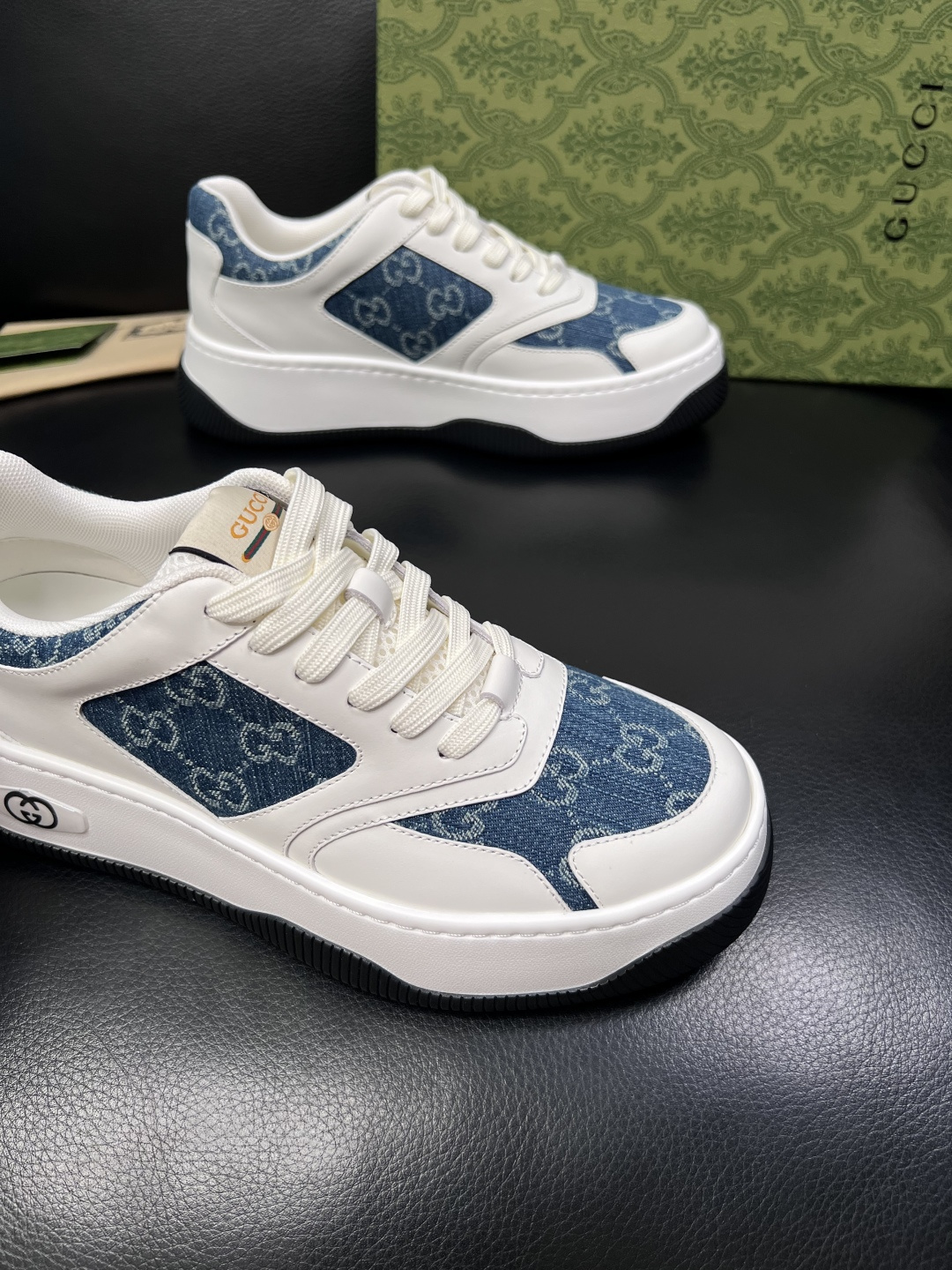 Gucci 高品质  顶级工艺品  古奇  专柜新款原厂配置，意大利进口牛皮面料，进口牛皮内里垫，透气舒