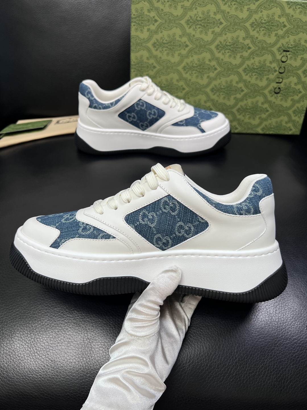 Gucci 高品质  顶级工艺品  古奇  专柜新款原厂配置，意大利进口牛皮面料，进口牛皮内里垫，透气舒