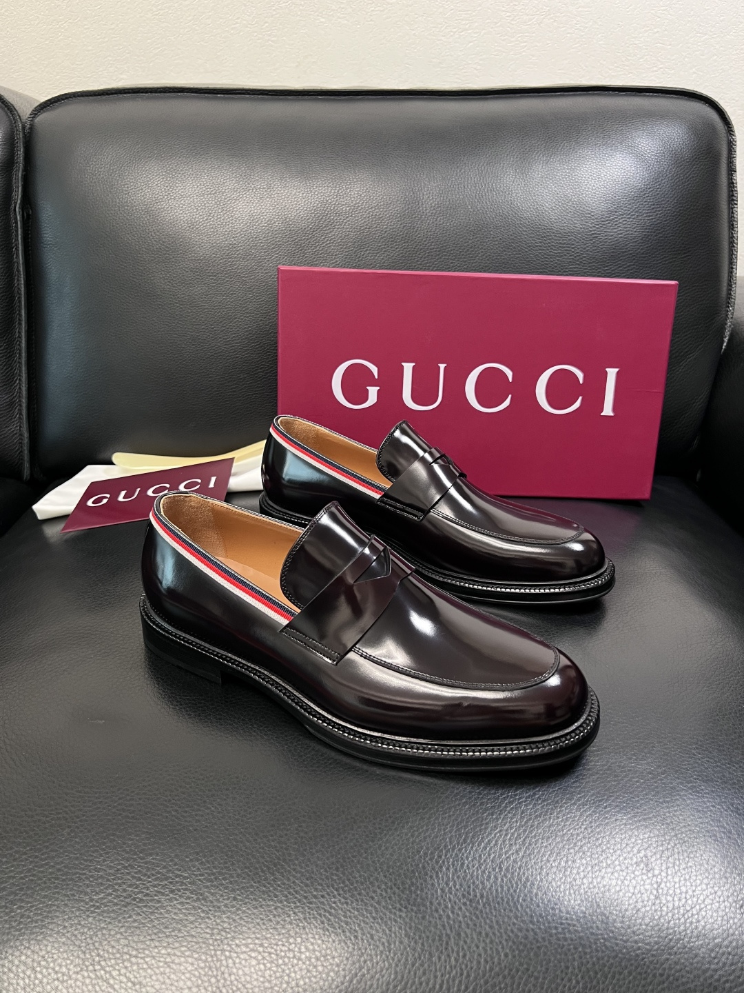 NO:834731,Gucci high-quality top crafts Gucci leather shoes counter new model original configuration, Italian imported cowhide fabric, imported cowhide lining, breathable and comfortable, original soles are super comfortable, original factory and single goods, welcome to compare, code number 39-44 (customized 45 46),,gucci,cowhide19860909Gucci 高品质 顶级工艺品 古奇 皮鞋专柜新款原厂配置,意大利进口牛皮面料,进口牛皮内里垫,透气舒适,鞋底原厂特供原版底超级舒适,原厂跟单货,欢迎对比,码数 39-44（订做 45 46）,,gucci,cowhide,Men's shoes