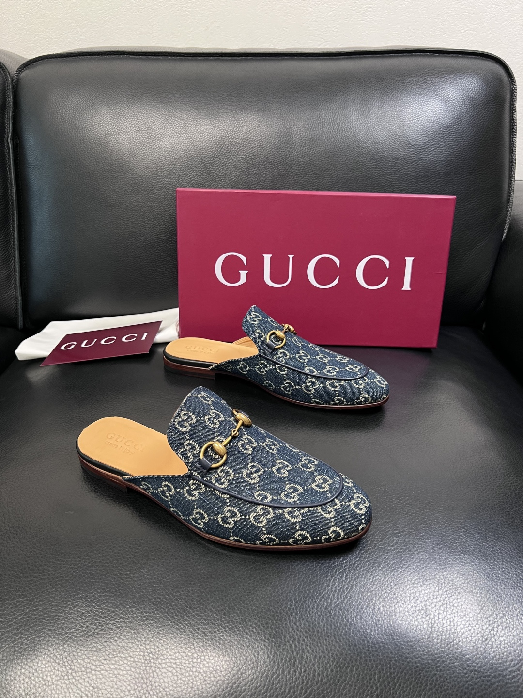 NO:834670,Gucci high-quality top crafts Gucci leather shoes counter new model original configuration, Italian imported cowhide fabric, imported cowhide lining, breathable and comfortable, original soles are super comfortable, original factory and single goods, welcome to compare, code number 39-44 (customized 45 46),,gucci,cowhide19860909Gucci 高品质 顶级工艺品 古奇 皮鞋专柜新款原厂配置,意大利进口牛皮面料,进口牛皮内里垫,透气舒适,鞋底原厂特供原版底超级舒适,原厂跟单货,欢迎对比,码数 39-44（订做 45 46）,,gucci,cowhide,Men's shoes