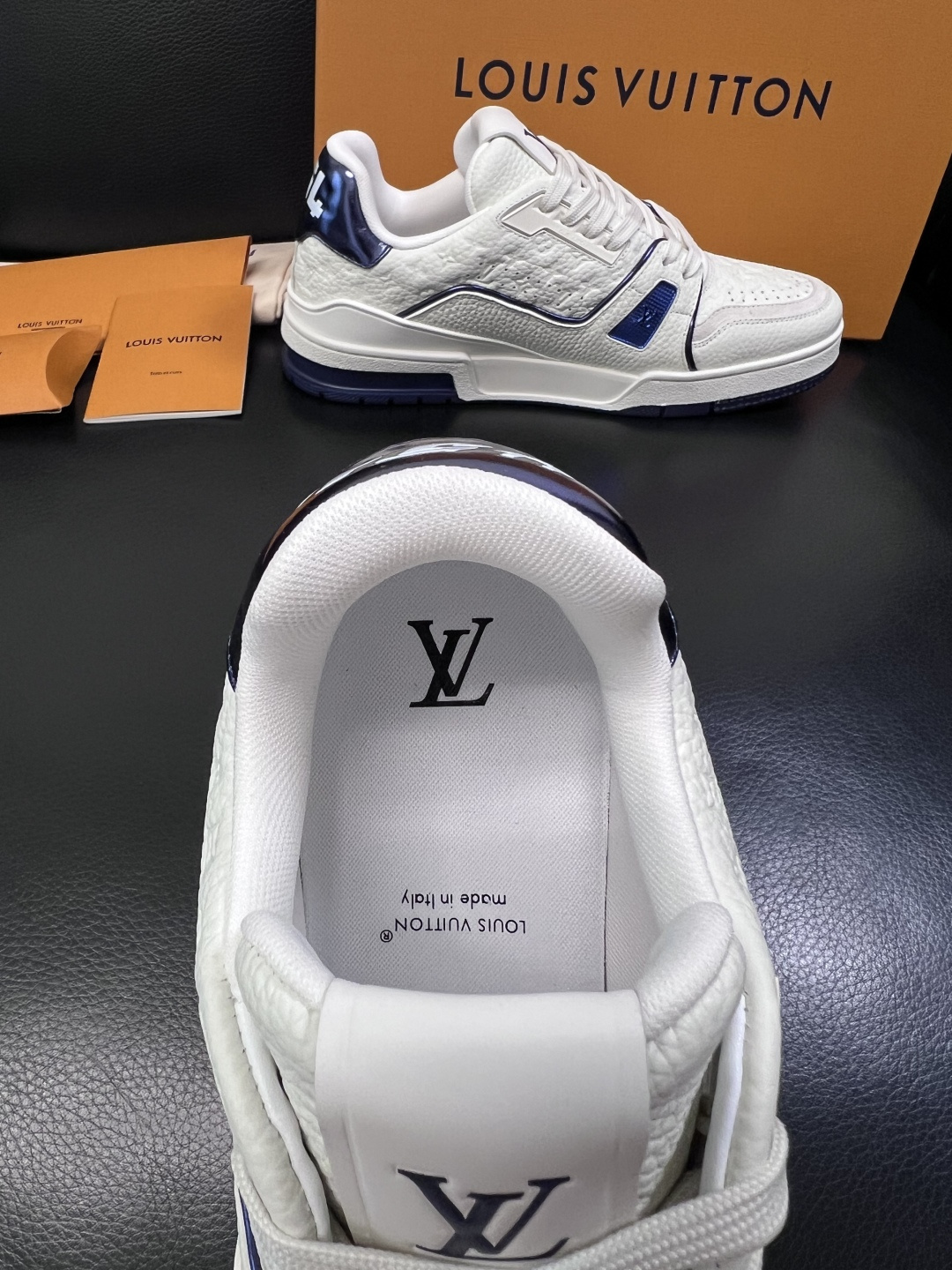 Lv  高品质  顶级工艺品  路易威登，专柜同步原厂配置，鞋面意大利进口，高品质拼接缤纷色彩复杂工艺品