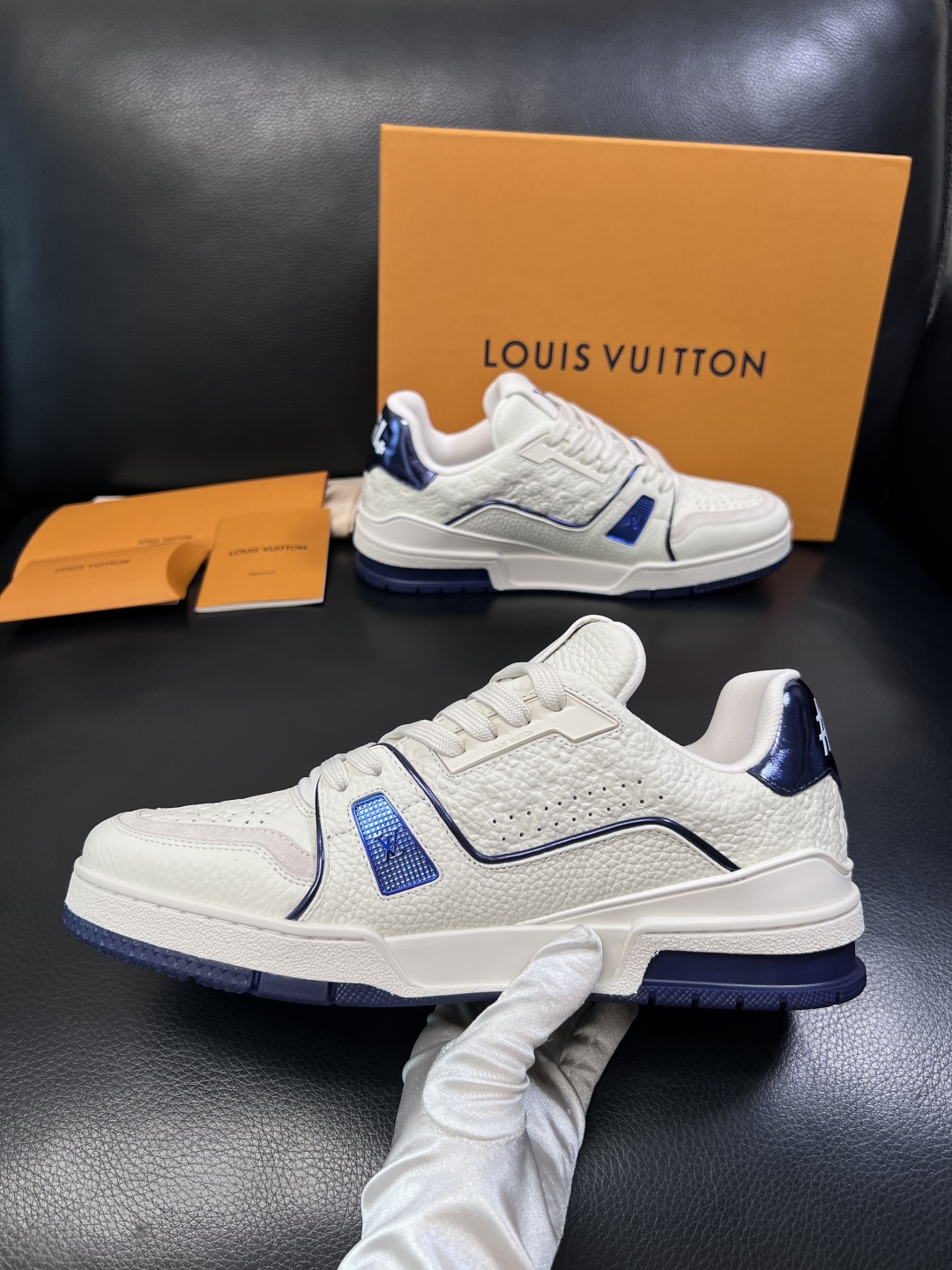 Lv  高品质  顶级工艺品  路易威登，专柜同步原厂配置，鞋面意大利进口，高品质拼接缤纷色彩复杂工艺品