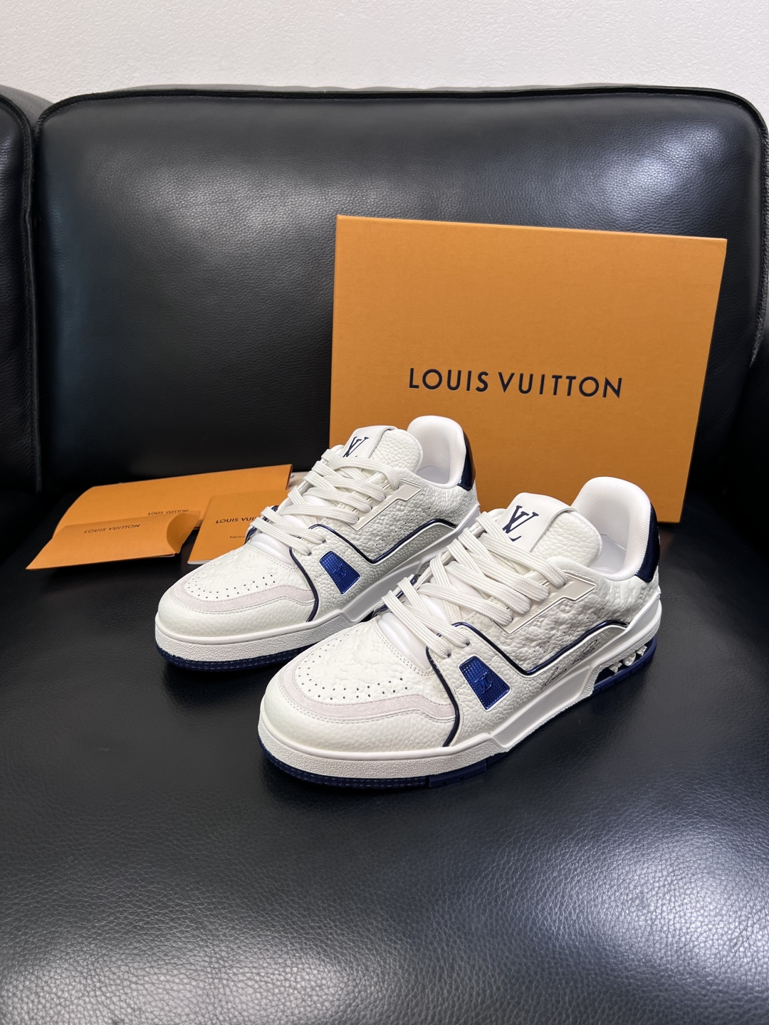 Lv  高品质  顶级工艺品  路易威登，专柜同步原厂配置，鞋面意大利进口，高品质拼接缤纷色彩复杂工艺品