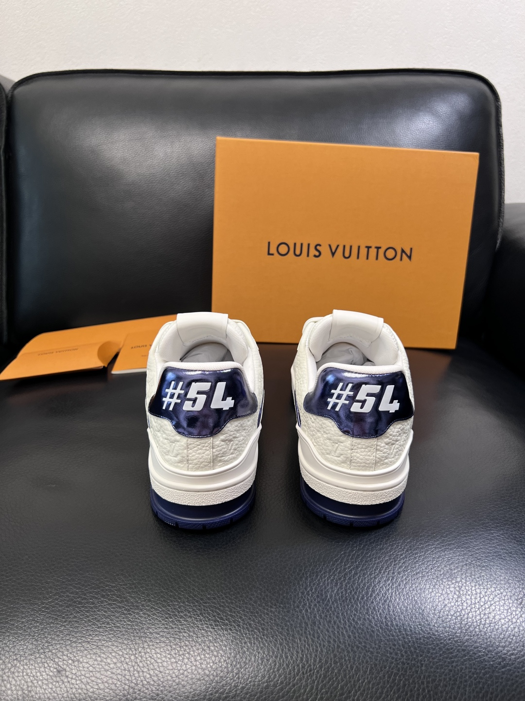 Lv  高品质  顶级工艺品  路易威登，专柜同步原厂配置，鞋面意大利进口，高品质拼接缤纷色彩复杂工艺品
