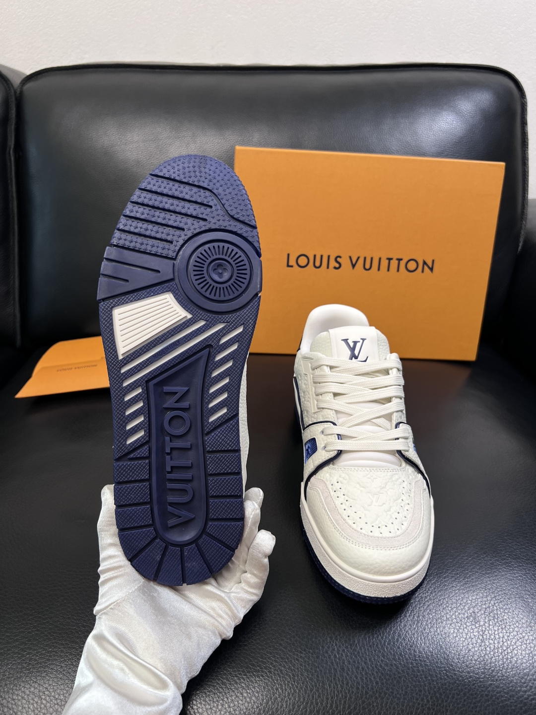 Lv  高品质  顶级工艺品  路易威登，专柜同步原厂配置，鞋面意大利进口，高品质拼接缤纷色彩复杂工艺品