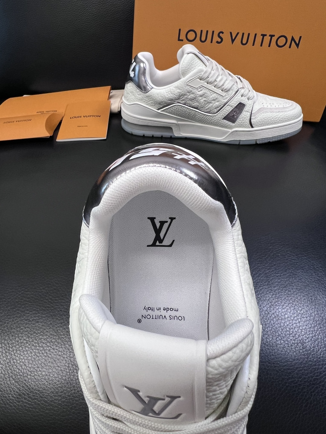 Lv  高品质  顶级工艺品  路易威登，专柜同步原厂配置，鞋面意大利进口，高品质拼接缤纷色彩复杂工艺品